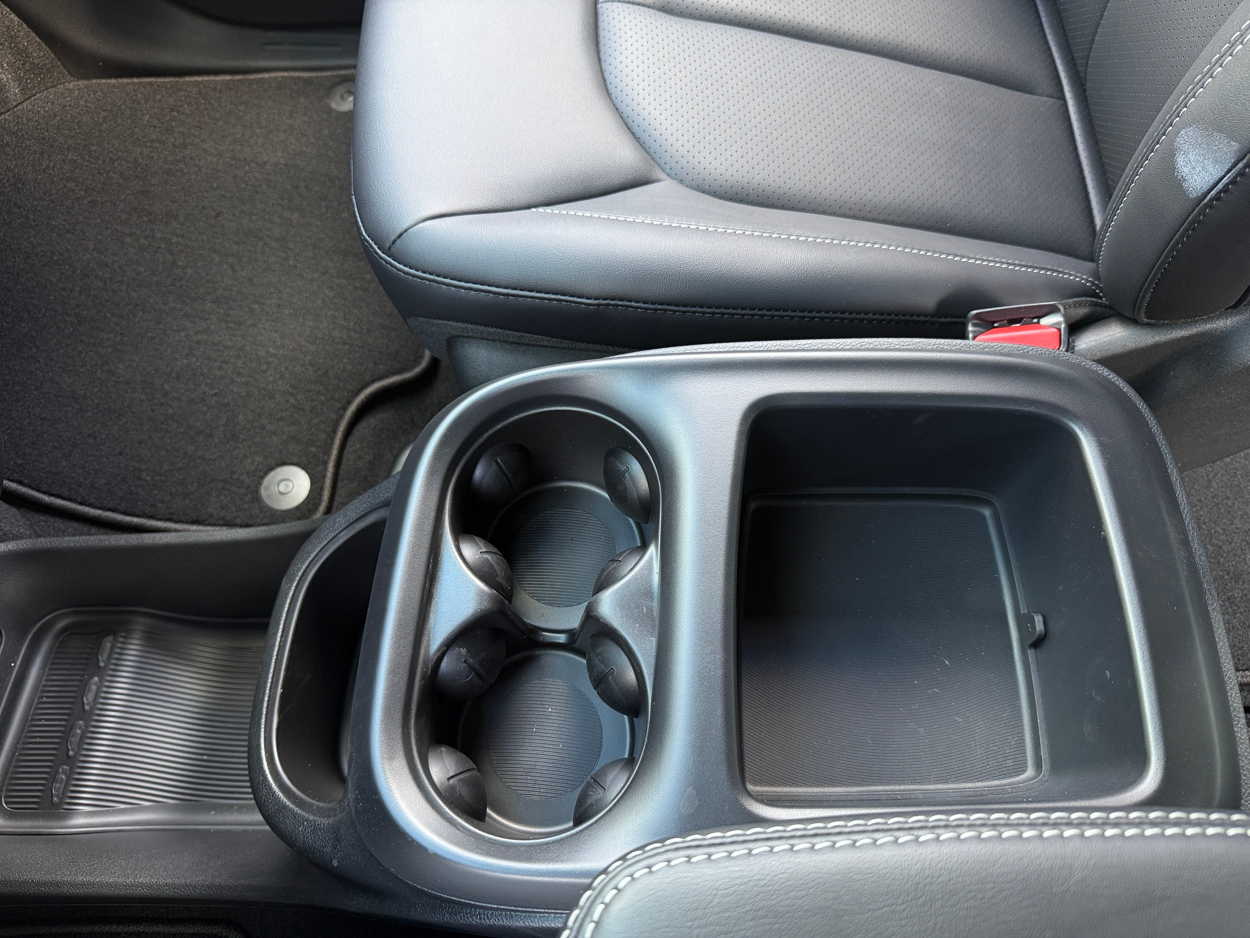 2026 Chrysler Pacifica Select AWD's photo