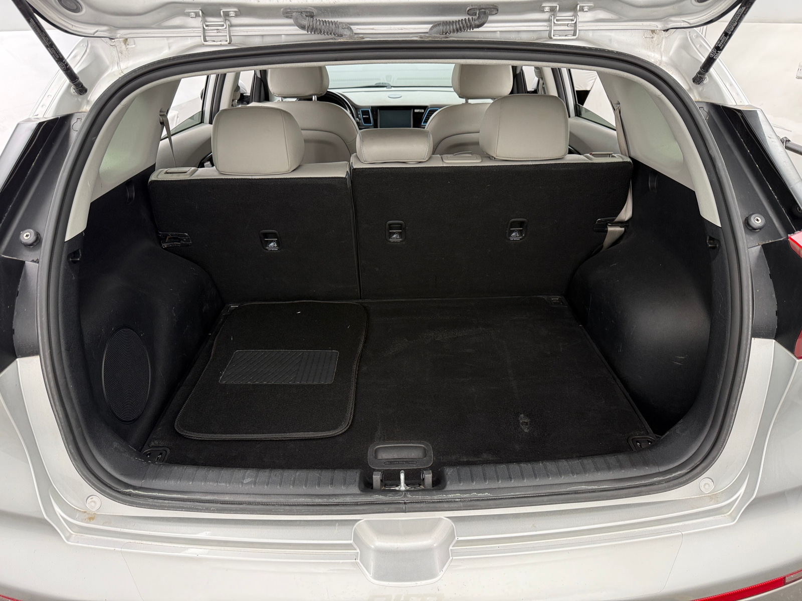 Thumbnail: 2017 Kia Niro - 6