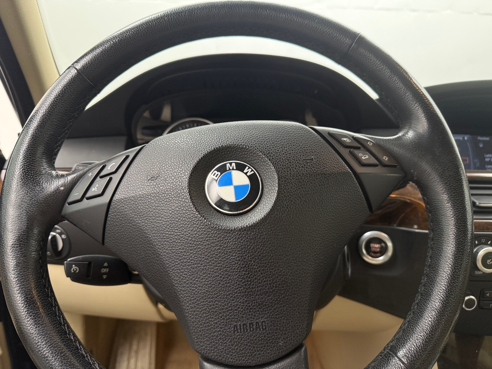 Thumbnail: 2010 BMW 5 Series - 4