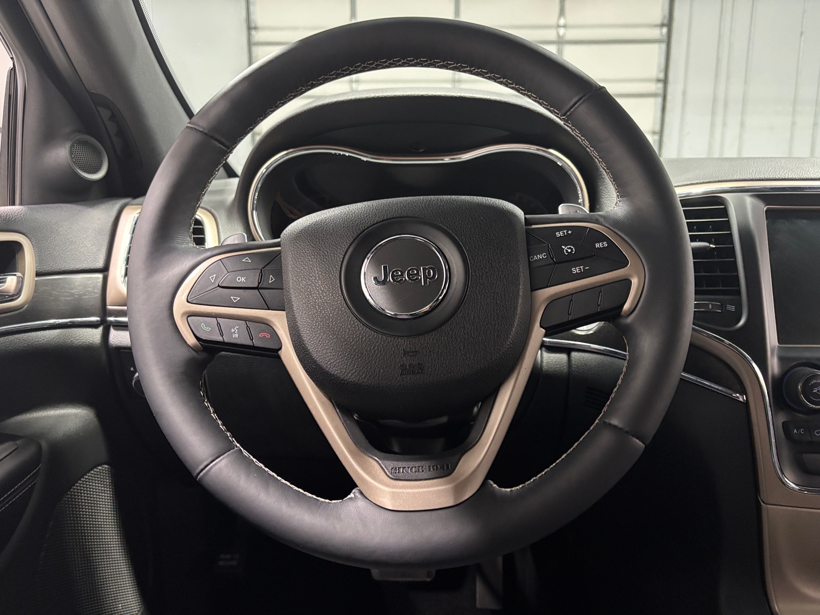 Thumbnail: 2016 Jeep Grand Cherokee - 4