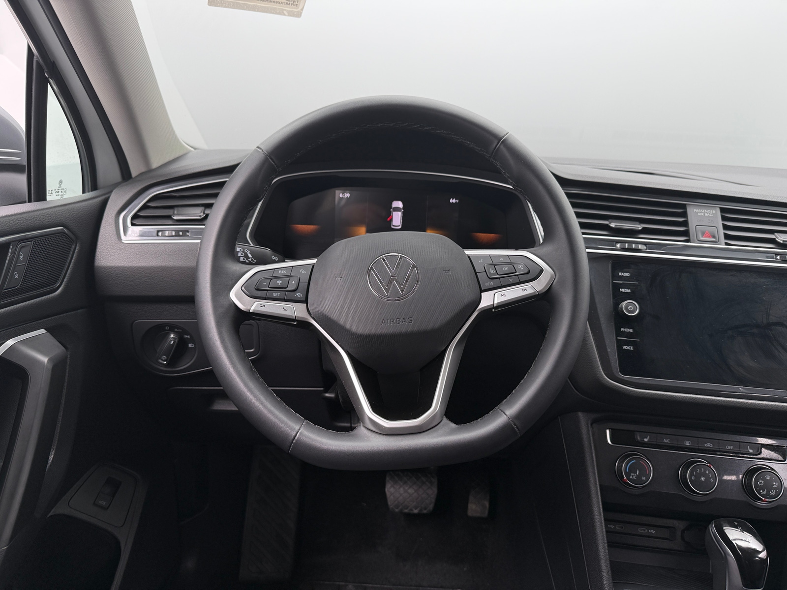 Thumbnail: 2024 Volkswagen Tiguan - 4
