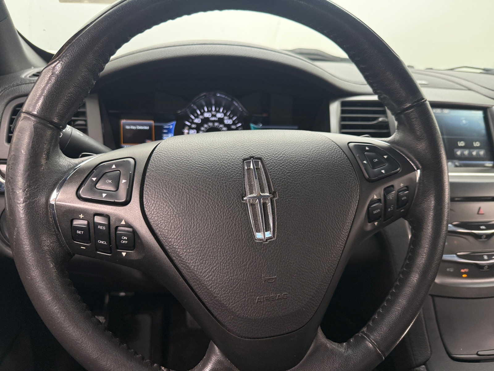 Thumbnail: 2015 Lincoln MKS - 4