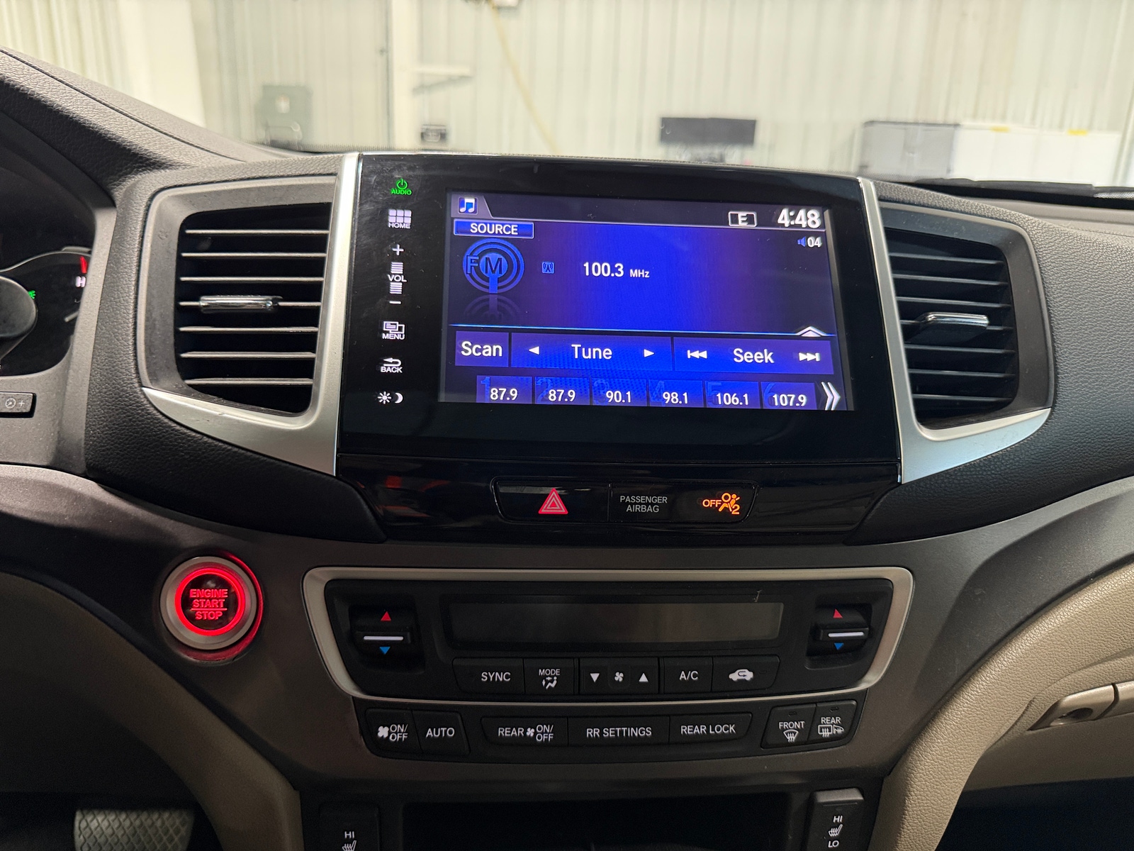 Thumbnail: 2016 Honda Pilot - 3