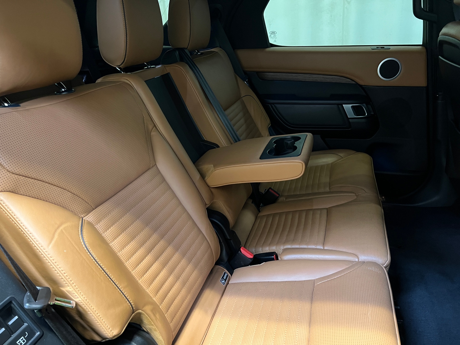 Thumbnail: 2017 Land Rover Discovery - 5