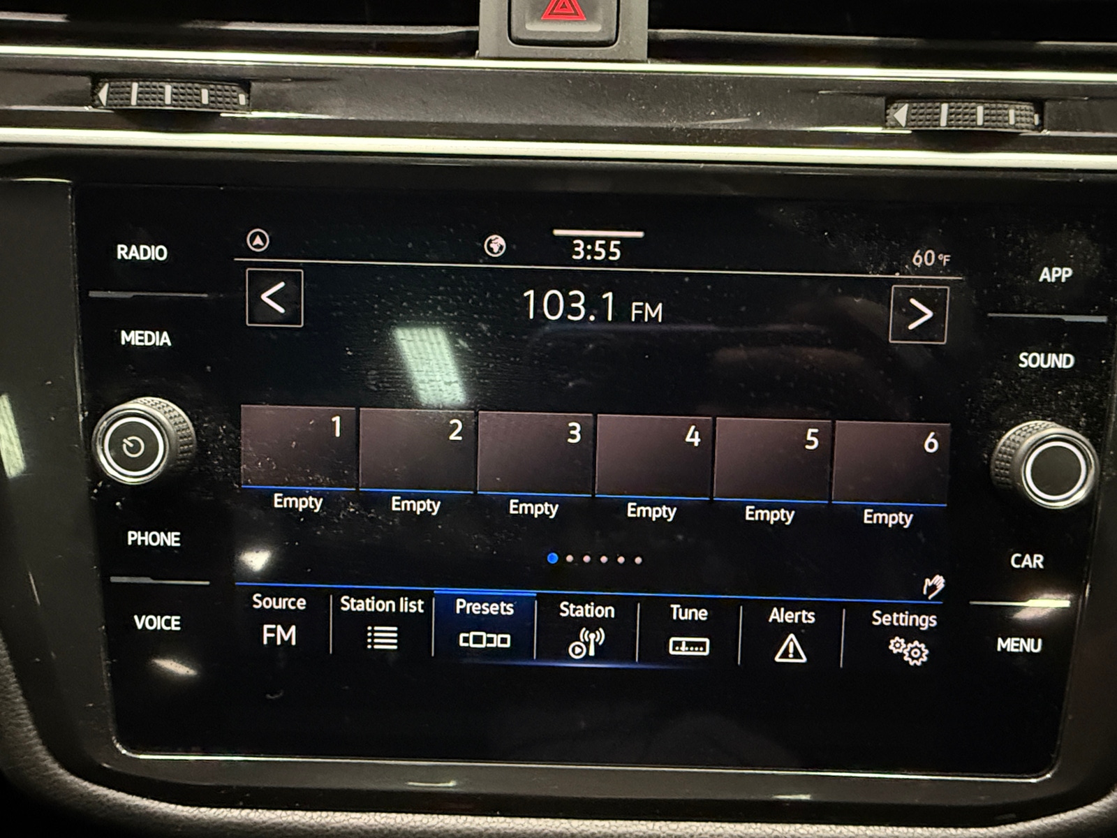 Thumbnail: 2024 Volkswagen Tiguan - 3