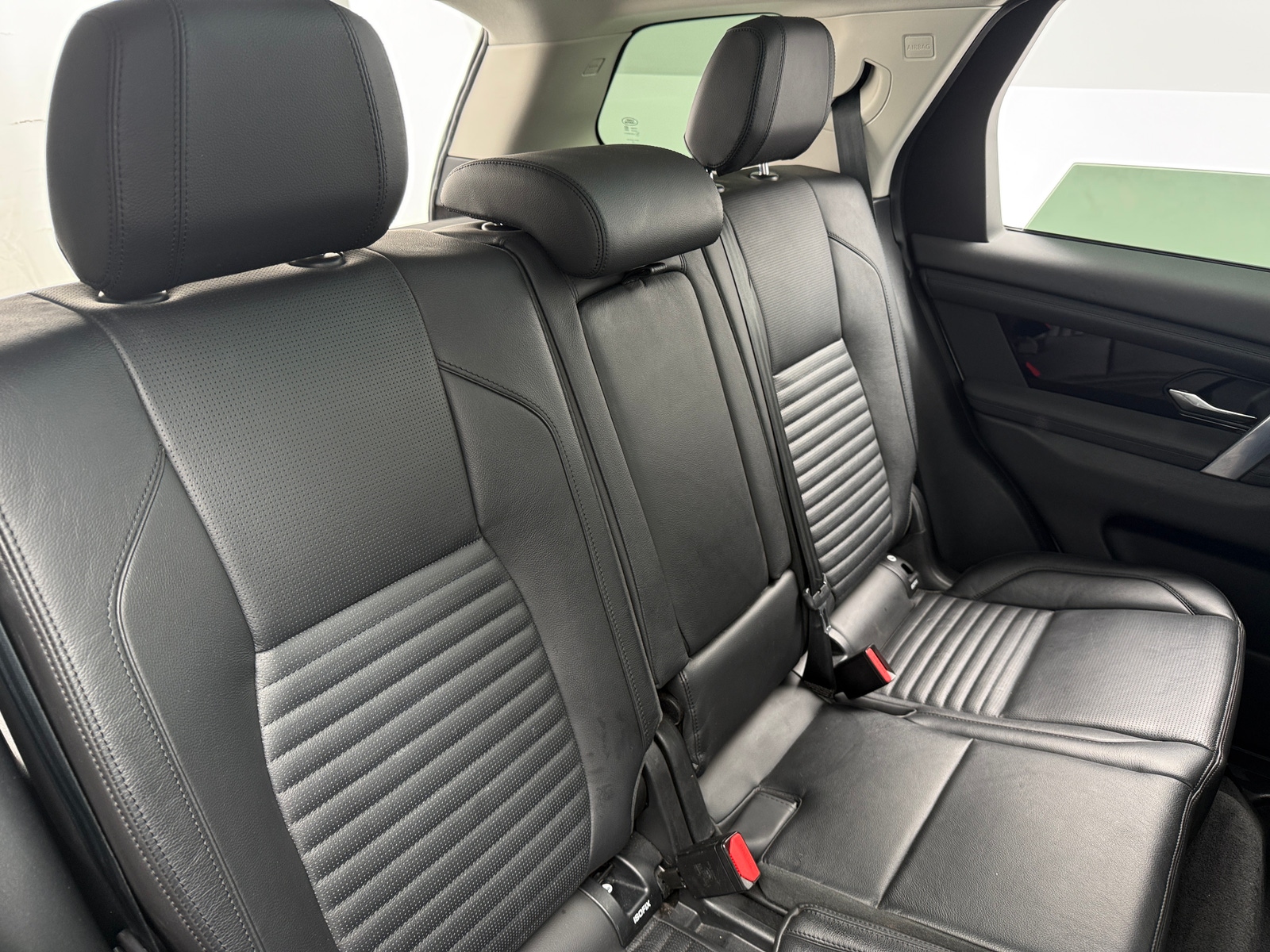 Thumbnail: 2020 Land Rover Discovery Sport - 5