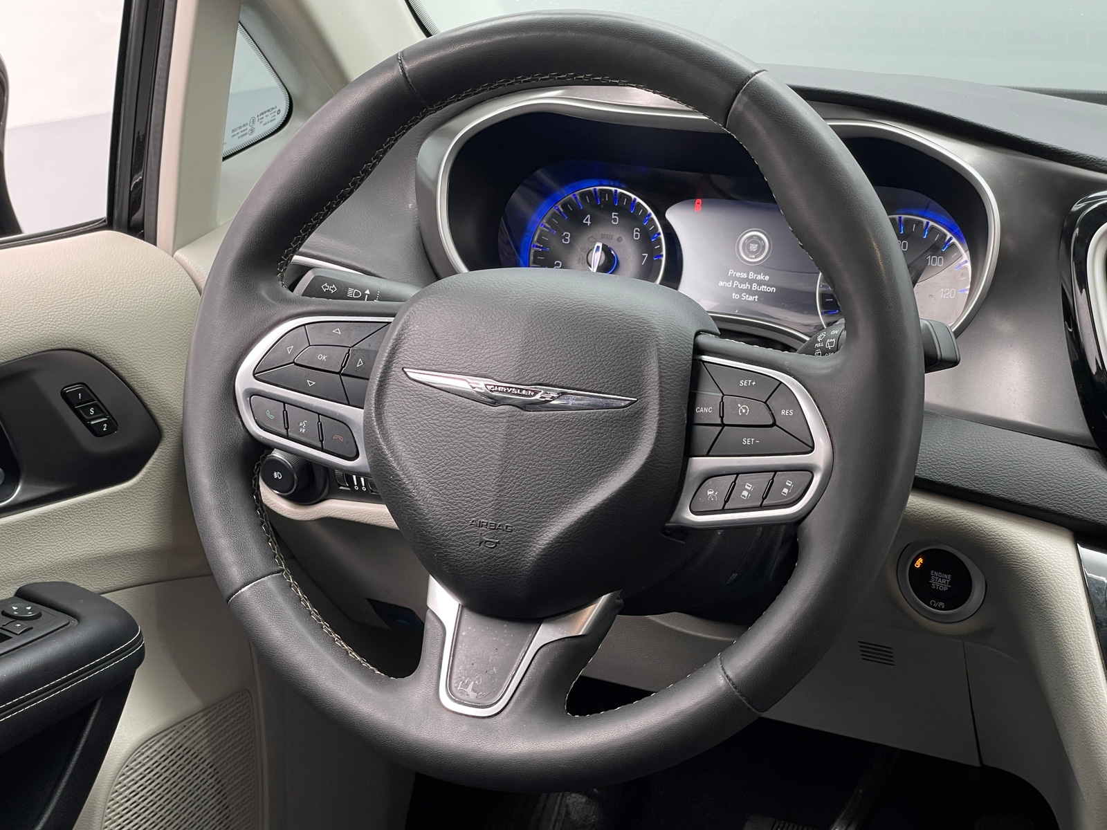 Thumbnail: 2024 Chrysler Pacifica - 4