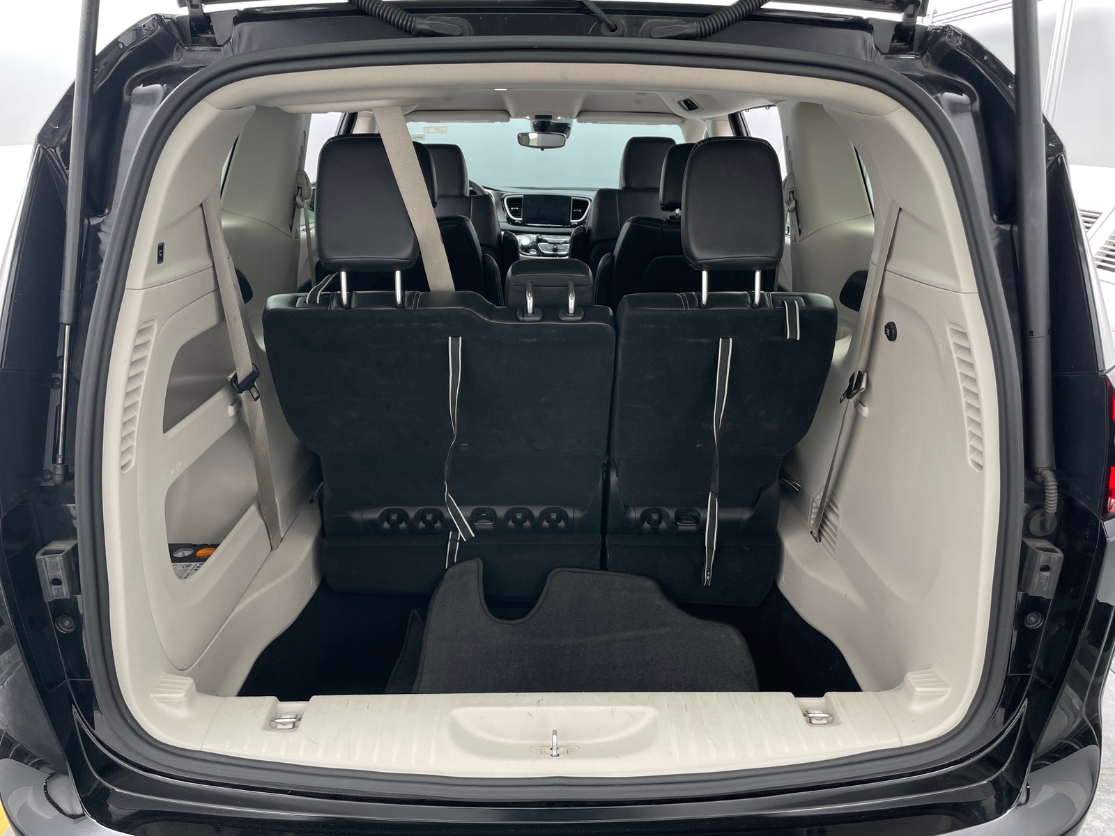 Thumbnail: 2024 Chrysler Pacifica - 6