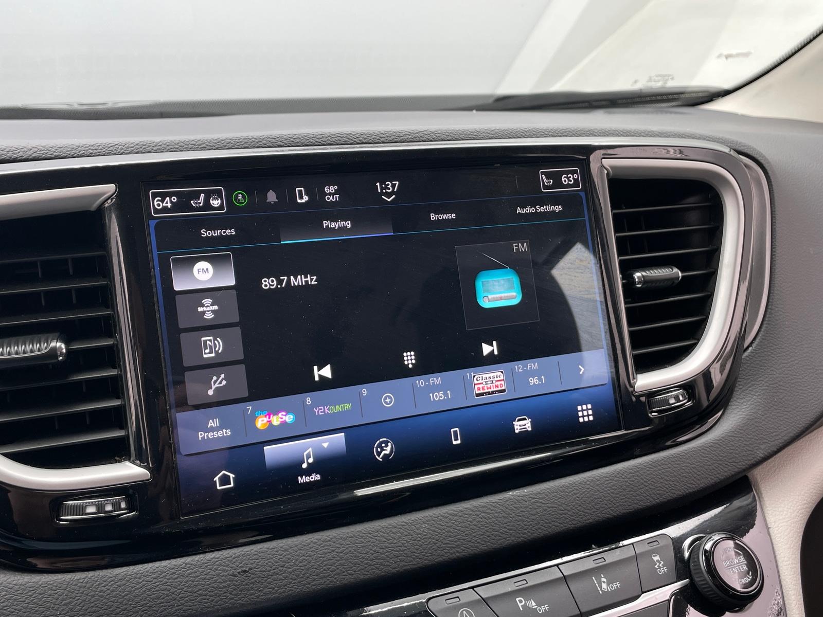 Thumbnail: 2024 Chrysler Pacifica - 3