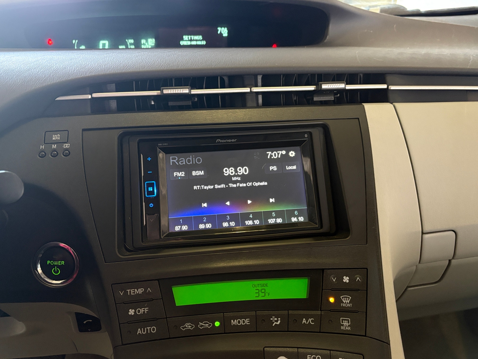 Thumbnail: 2010 Toyota Prius - 4