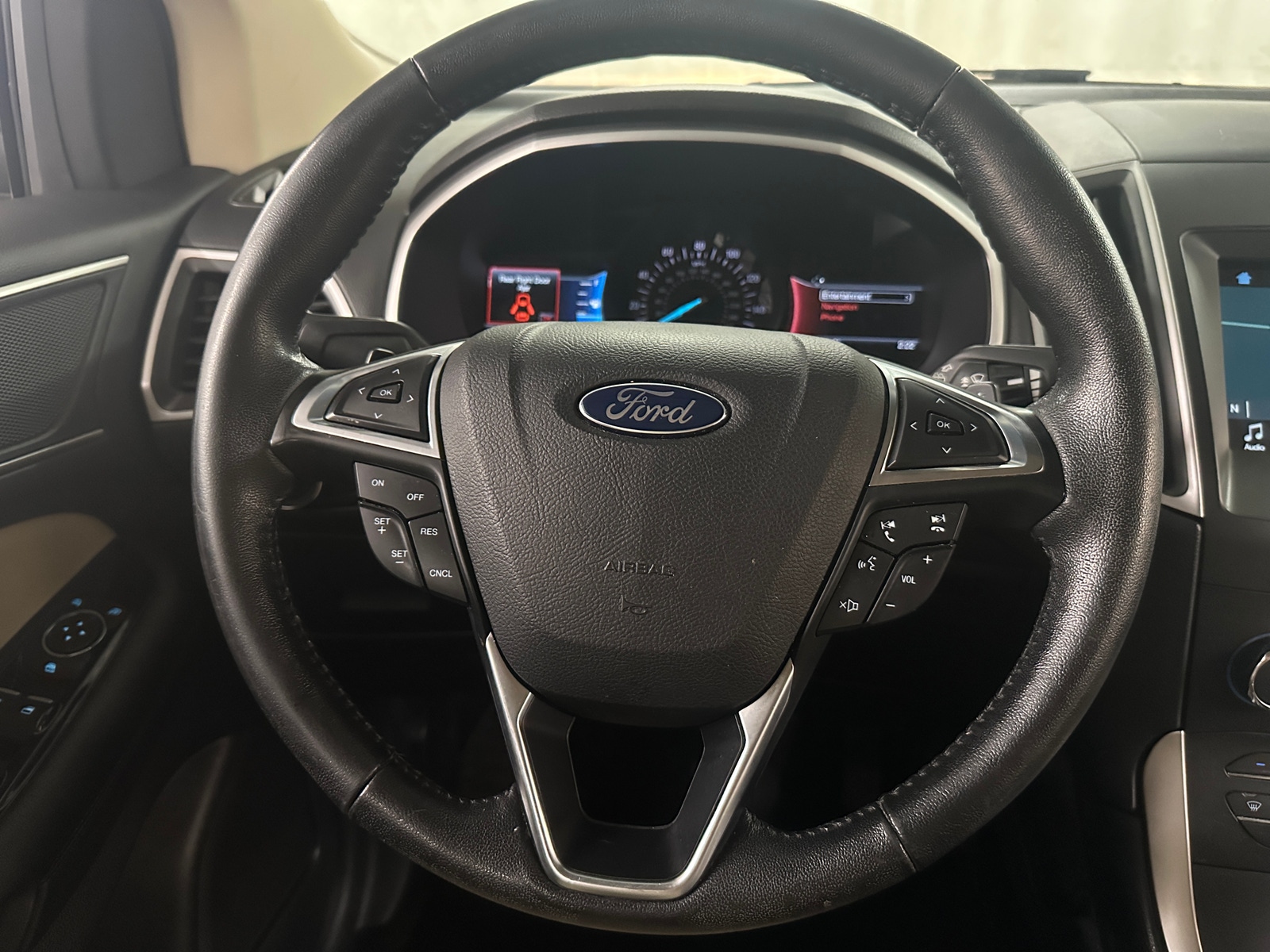 Thumbnail: 2017 Ford Edge - 4