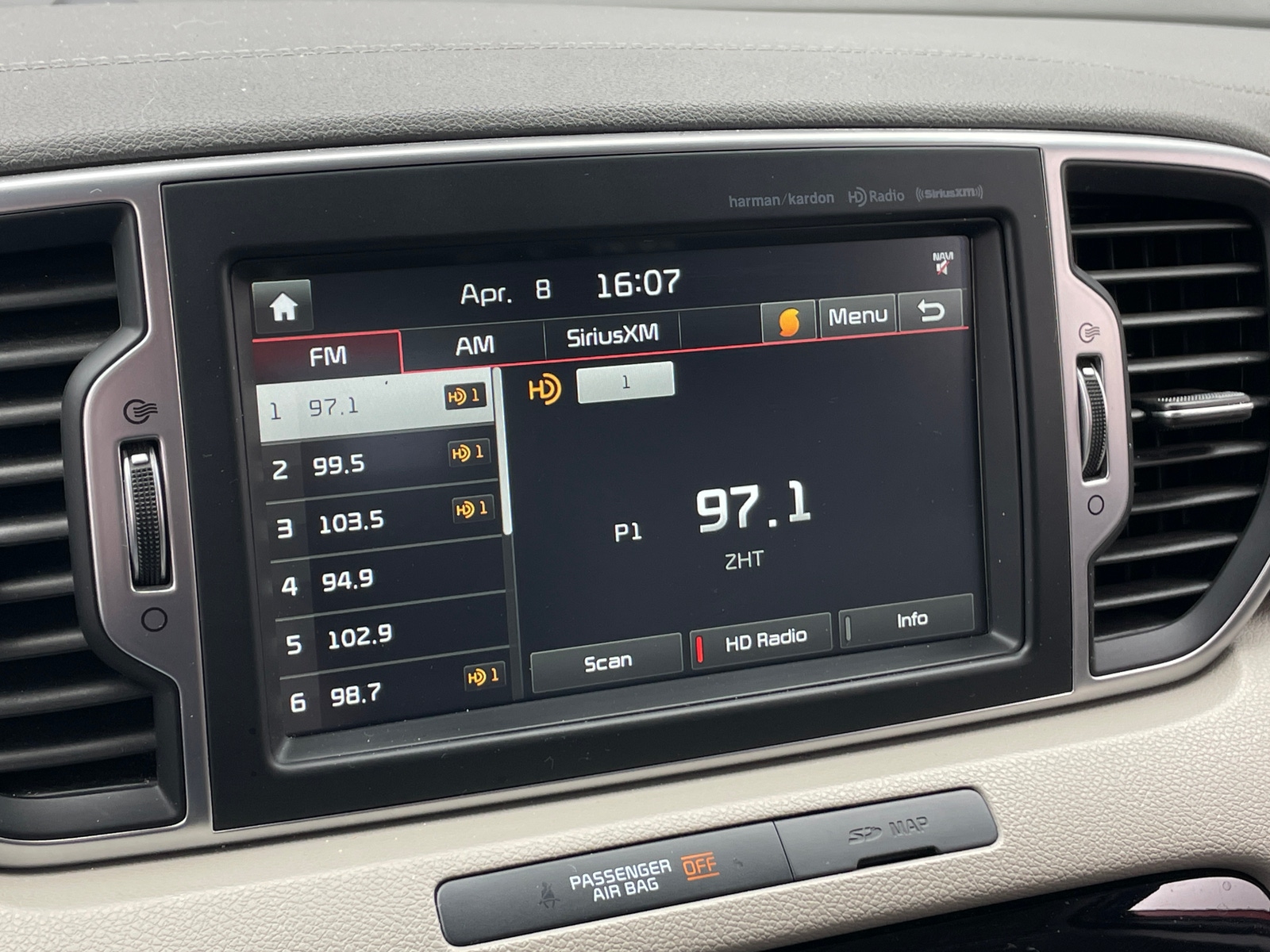 Thumbnail: 2017 Kia Sportage - 3