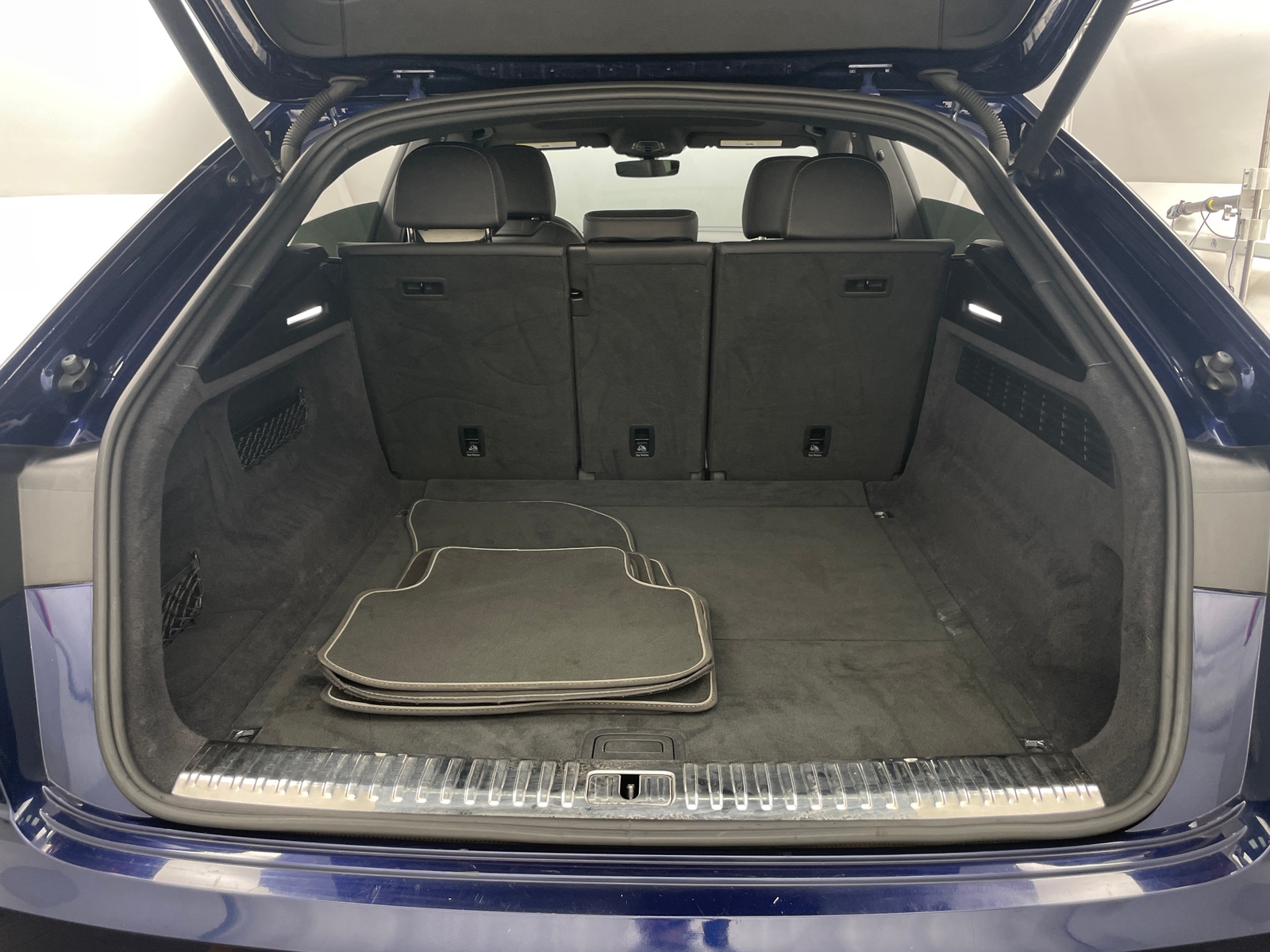 Thumbnail: 2021 Audi Q8 - 6