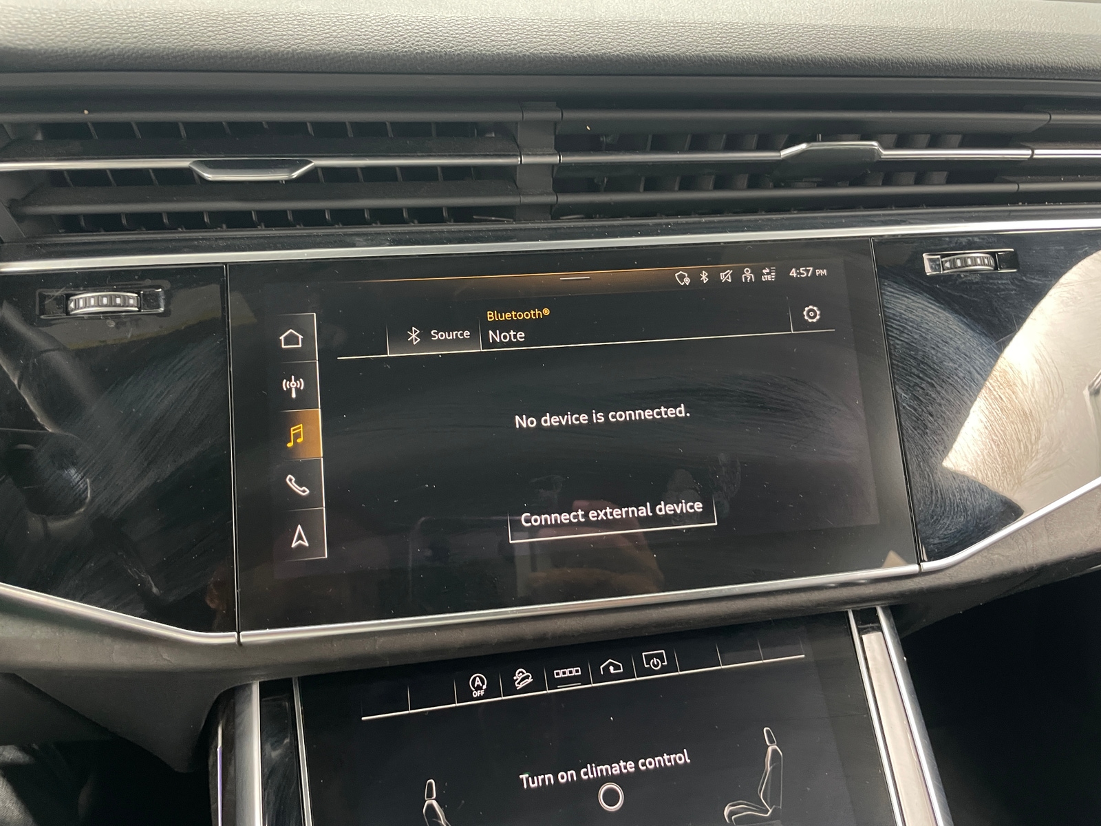 Thumbnail: 2021 Audi Q8 - 3