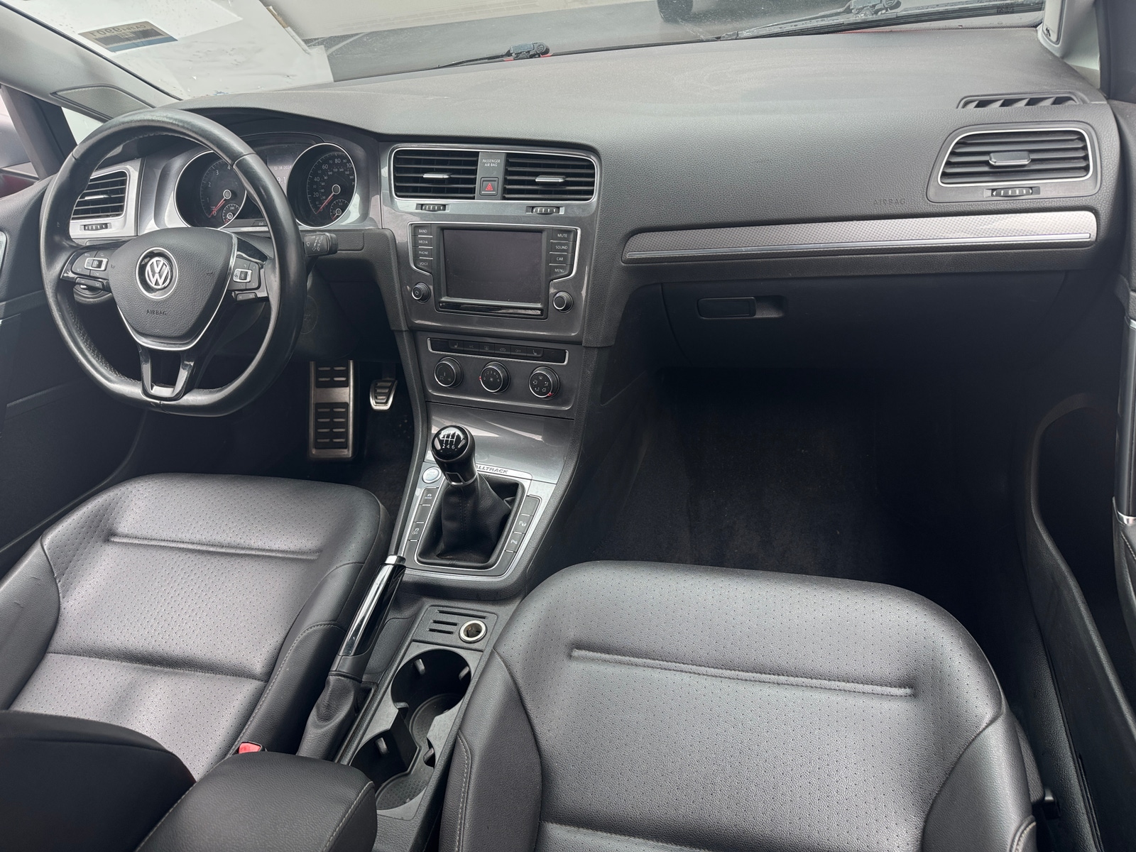 Thumbnail: 2017 Volkswagen Golf - 2