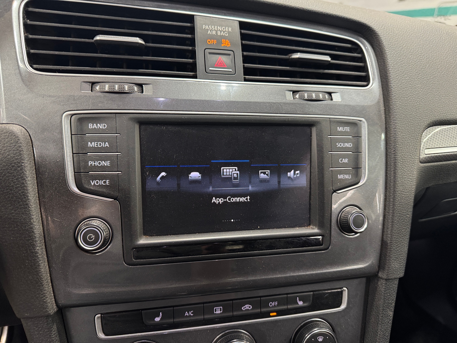 Thumbnail: 2017 Volkswagen Golf - 3