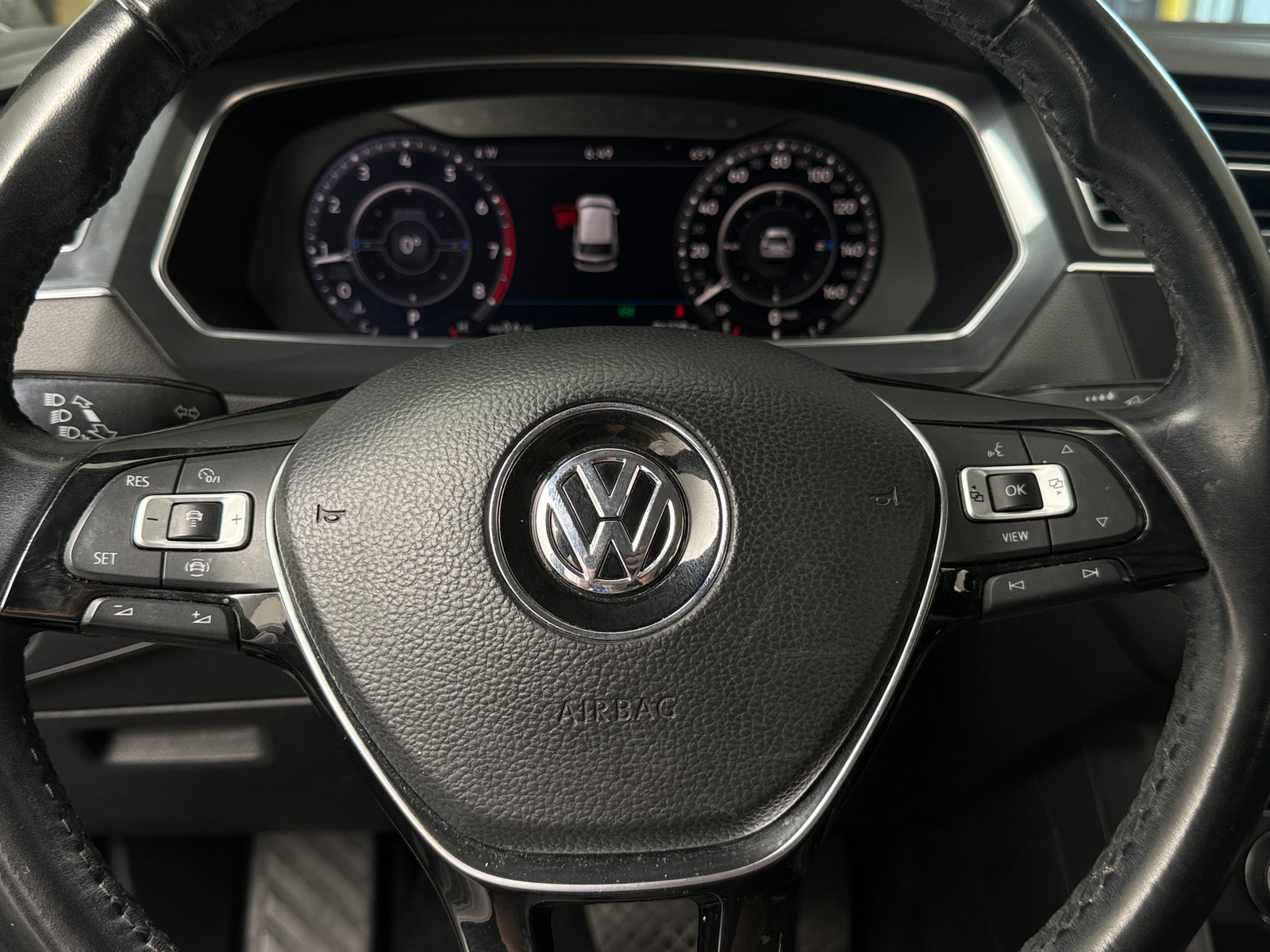 Thumbnail: 2019 Volkswagen Tiguan - 4