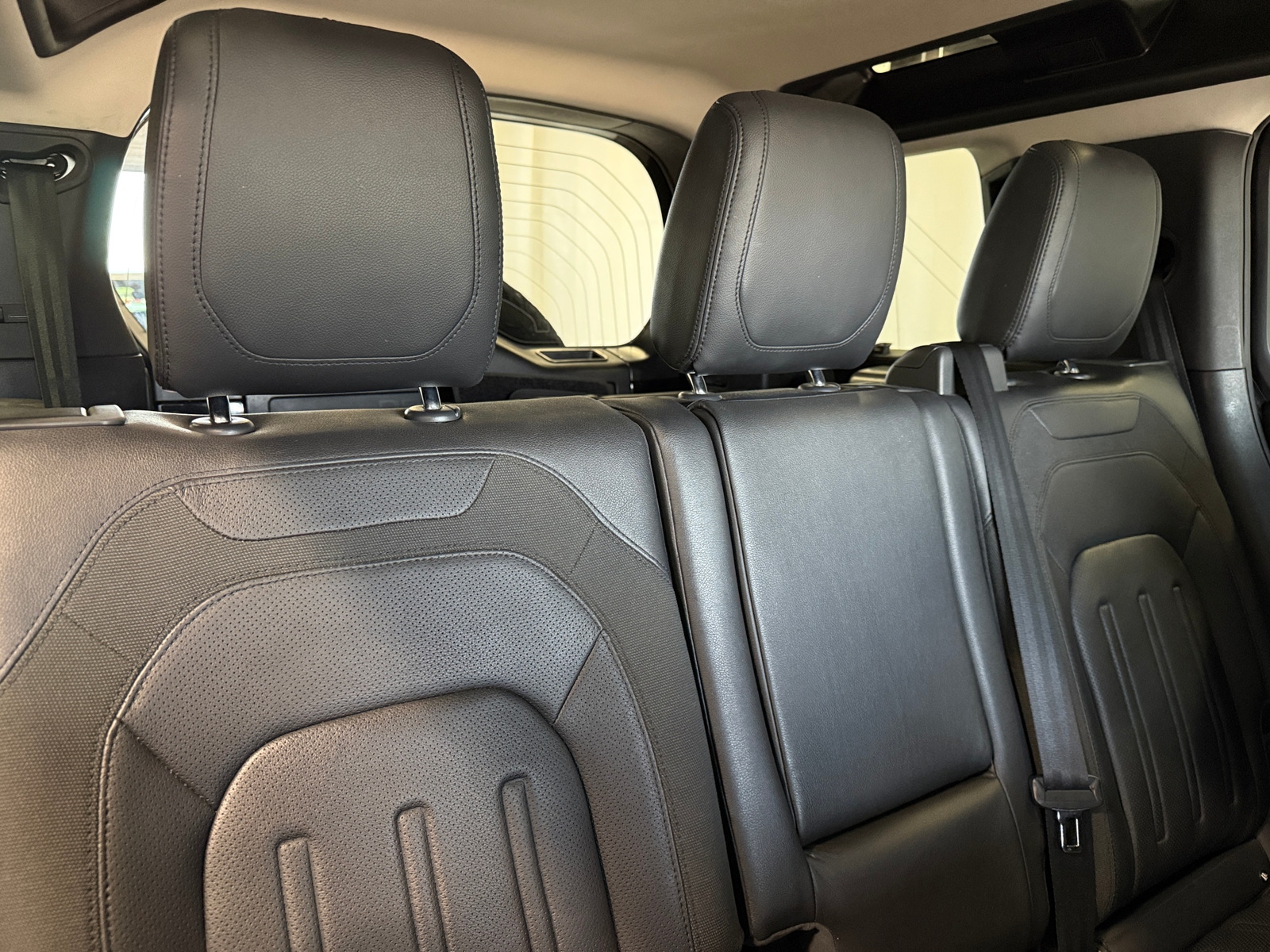 Thumbnail: 2021 Land Rover Defender - 5