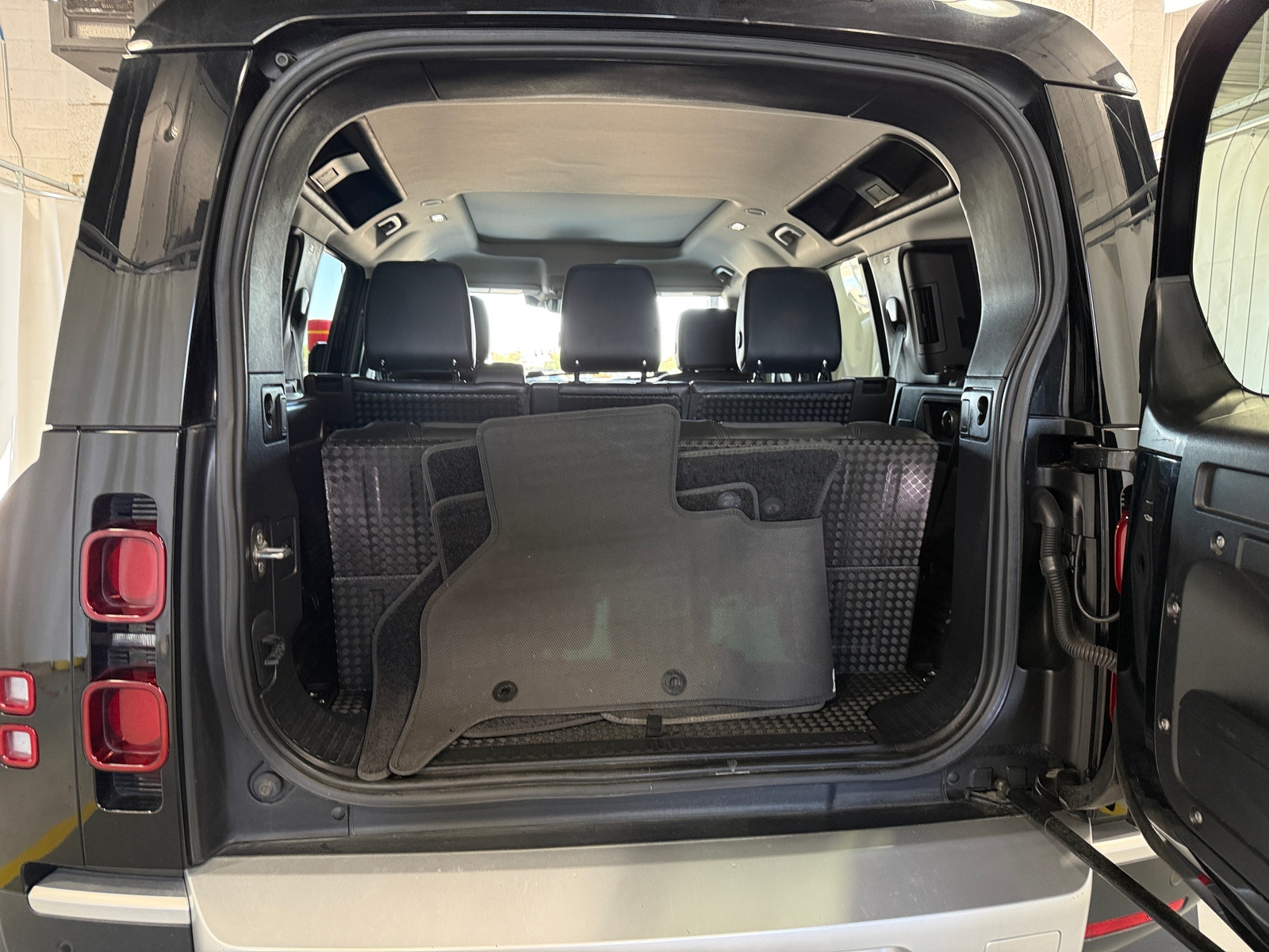 Thumbnail: 2021 Land Rover Defender - 6