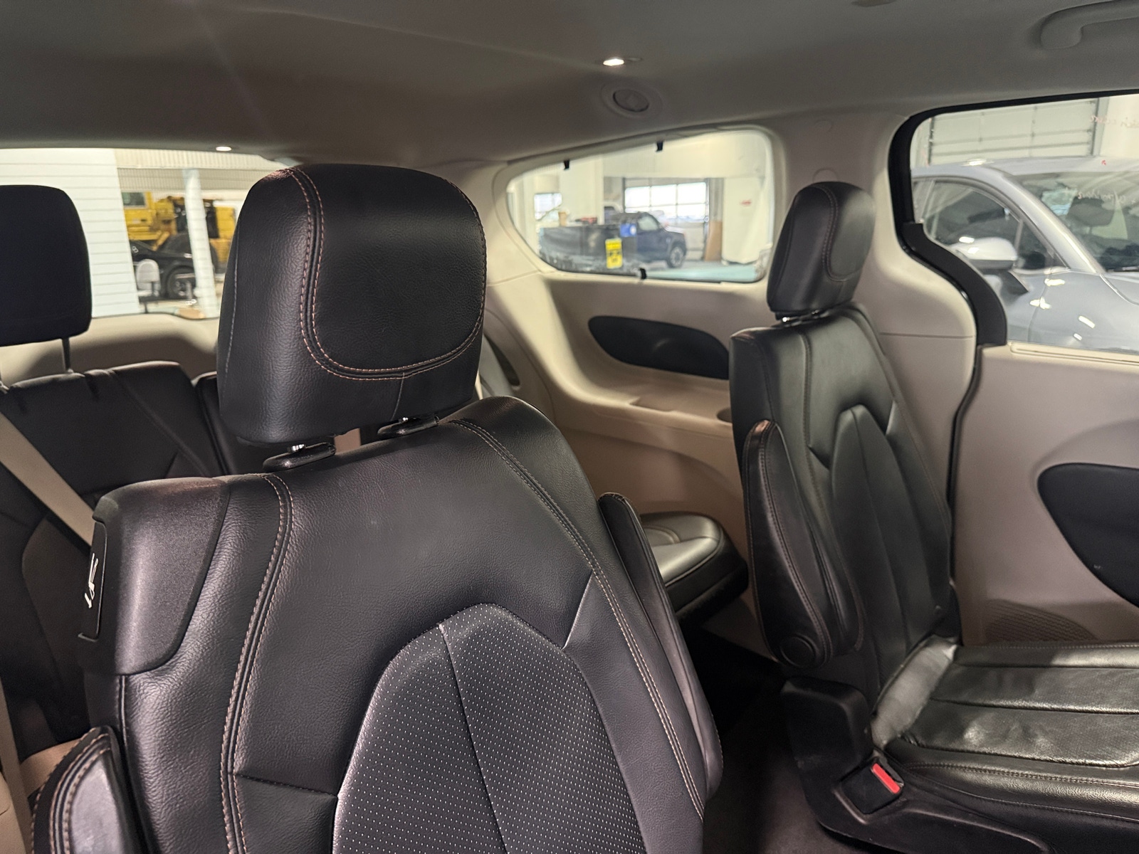 Thumbnail: 2018 Chrysler Pacifica - 5