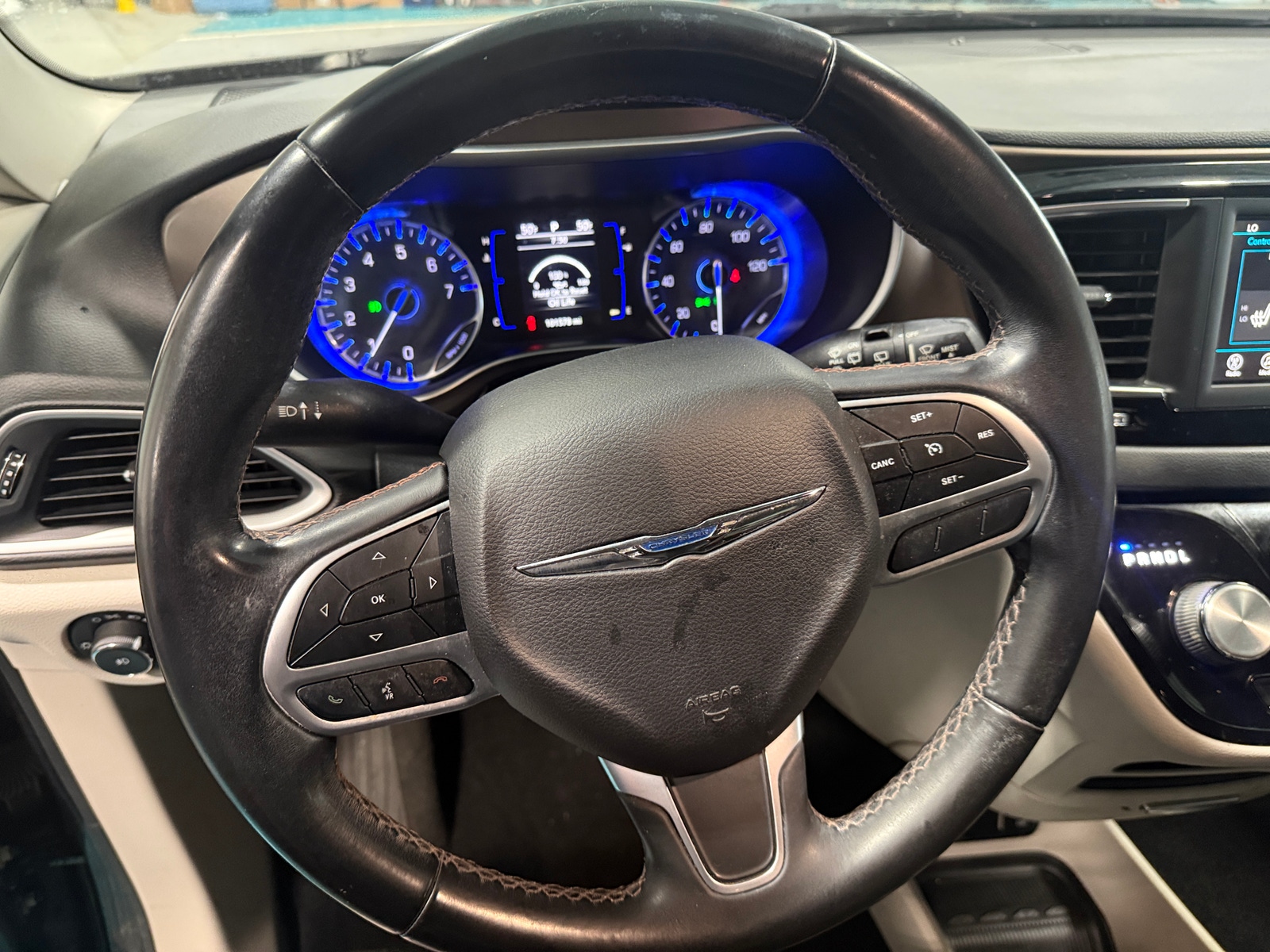 Thumbnail: 2018 Chrysler Pacifica - 4