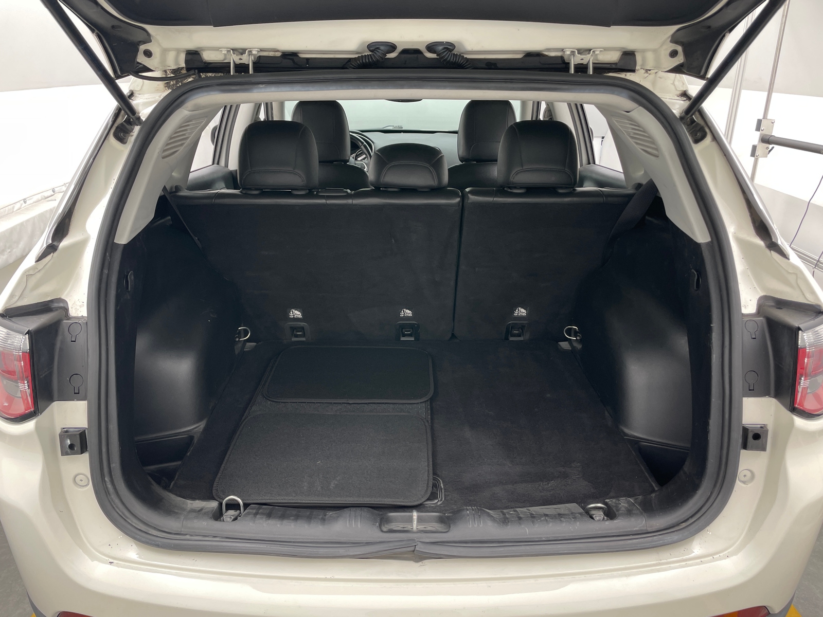 Thumbnail: 2018 Jeep Compass - 6