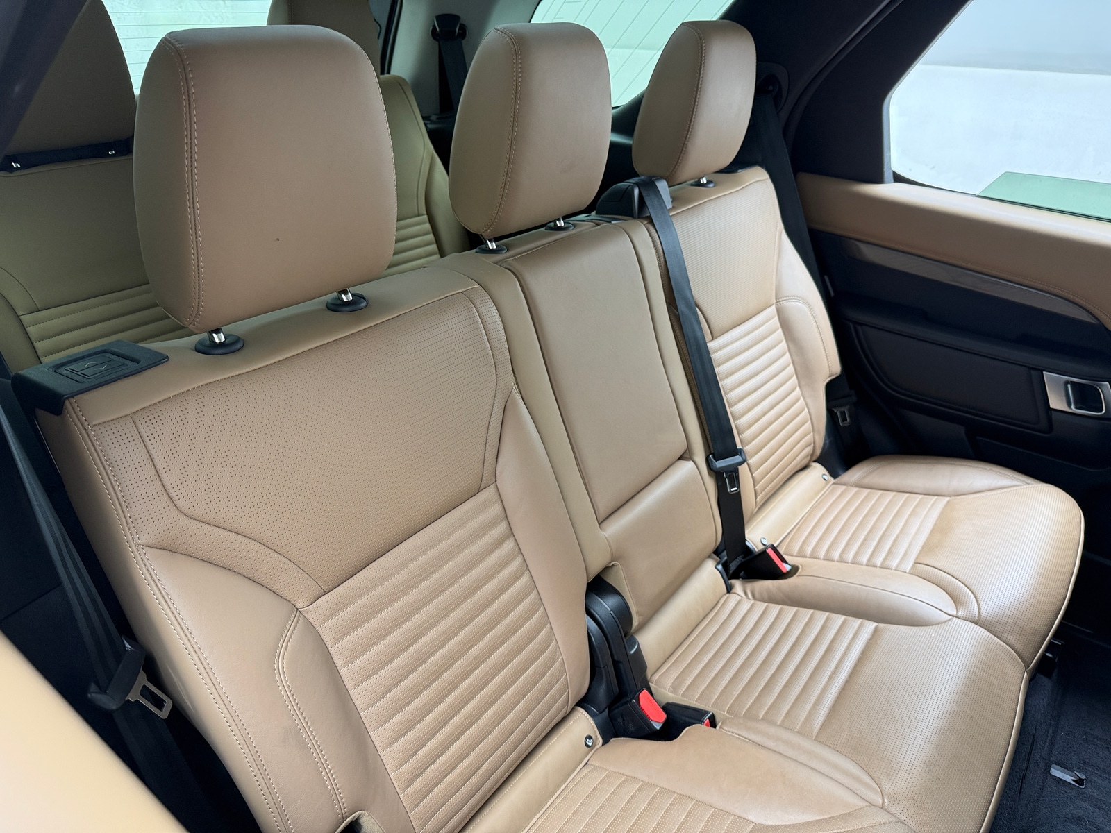 Thumbnail: 2025 Land Rover Discovery - 5