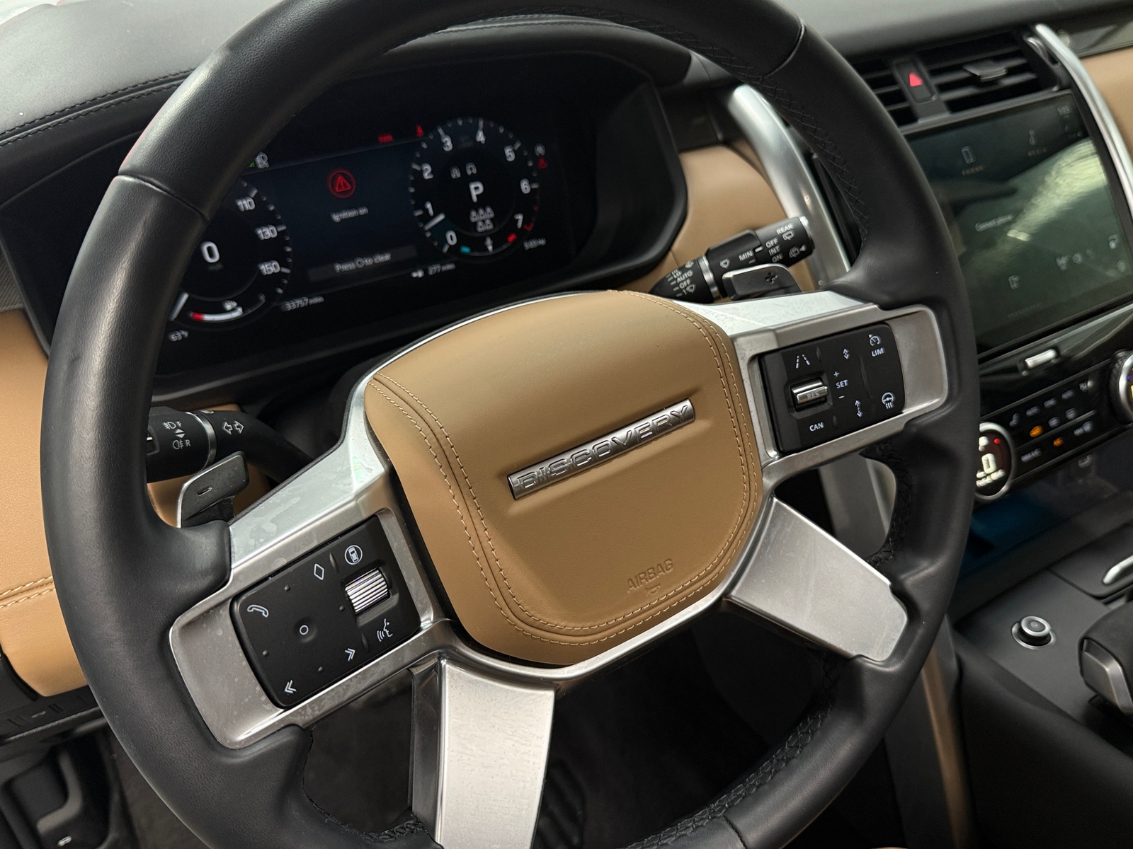 Thumbnail: 2025 Land Rover Discovery - 4