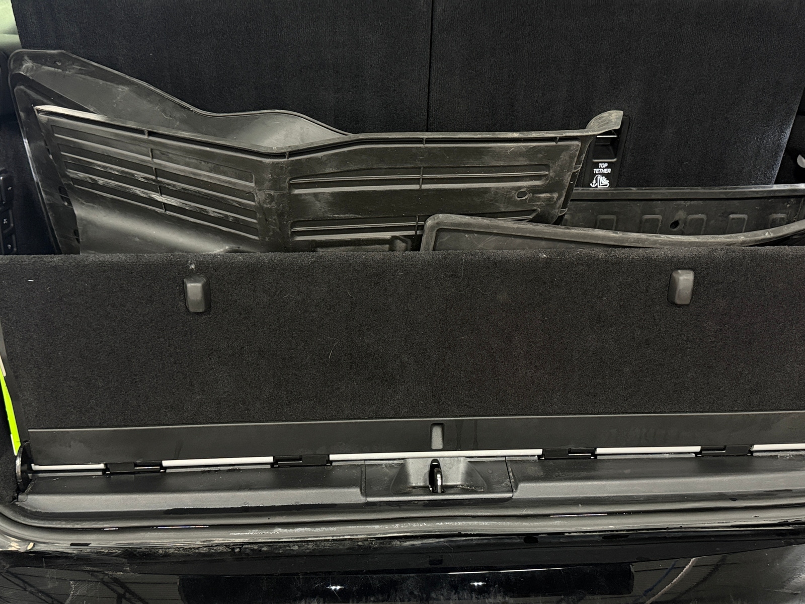 Thumbnail: 2025 Land Rover Discovery - 6