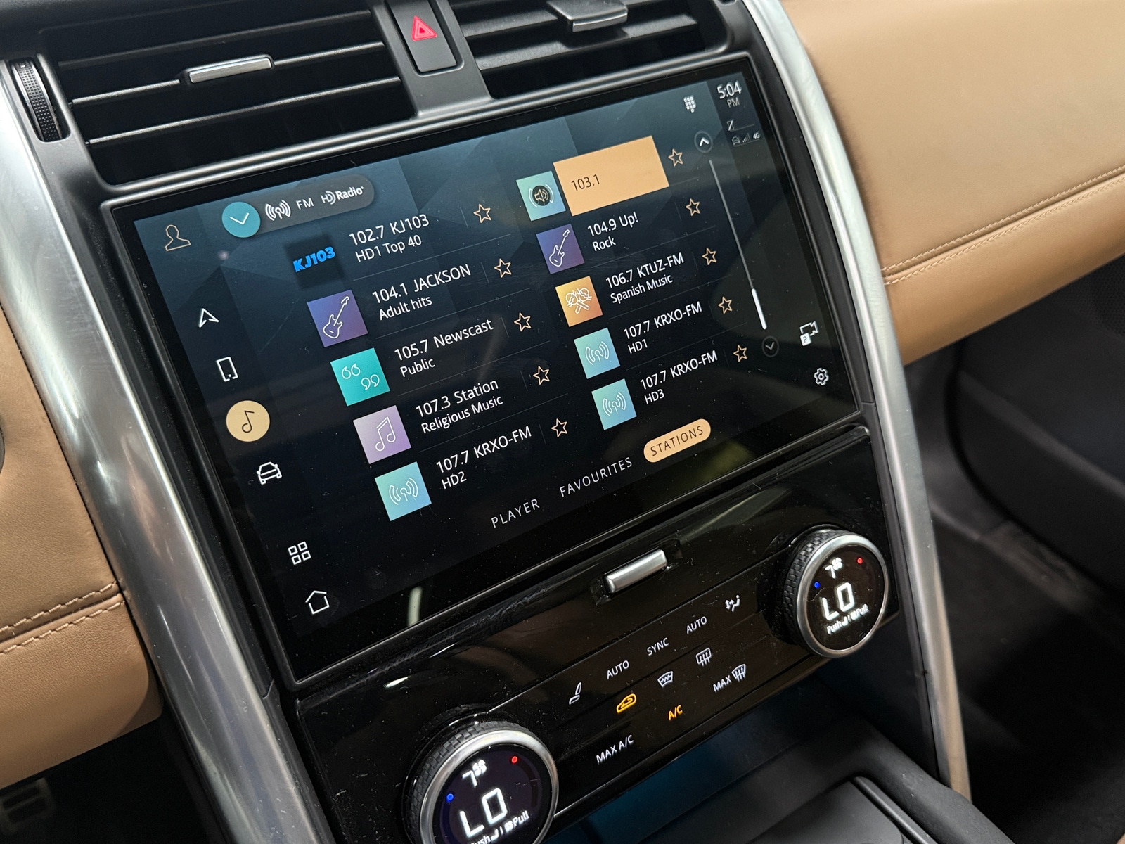 Thumbnail: 2025 Land Rover Discovery - 3