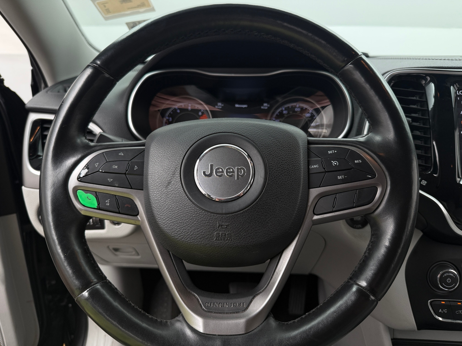 Thumbnail: 2019 Jeep Cherokee - 4