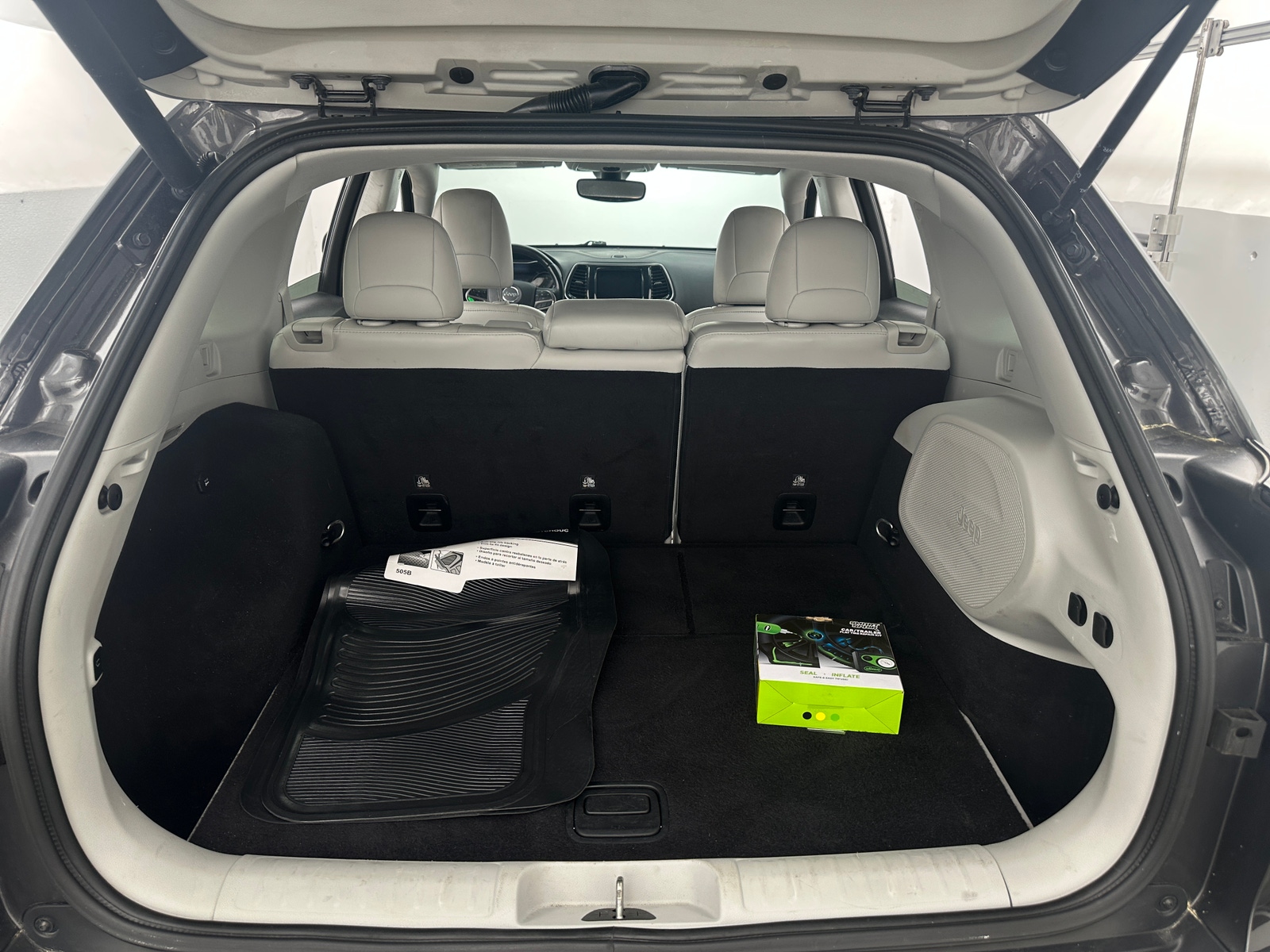 Thumbnail: 2019 Jeep Cherokee - 6