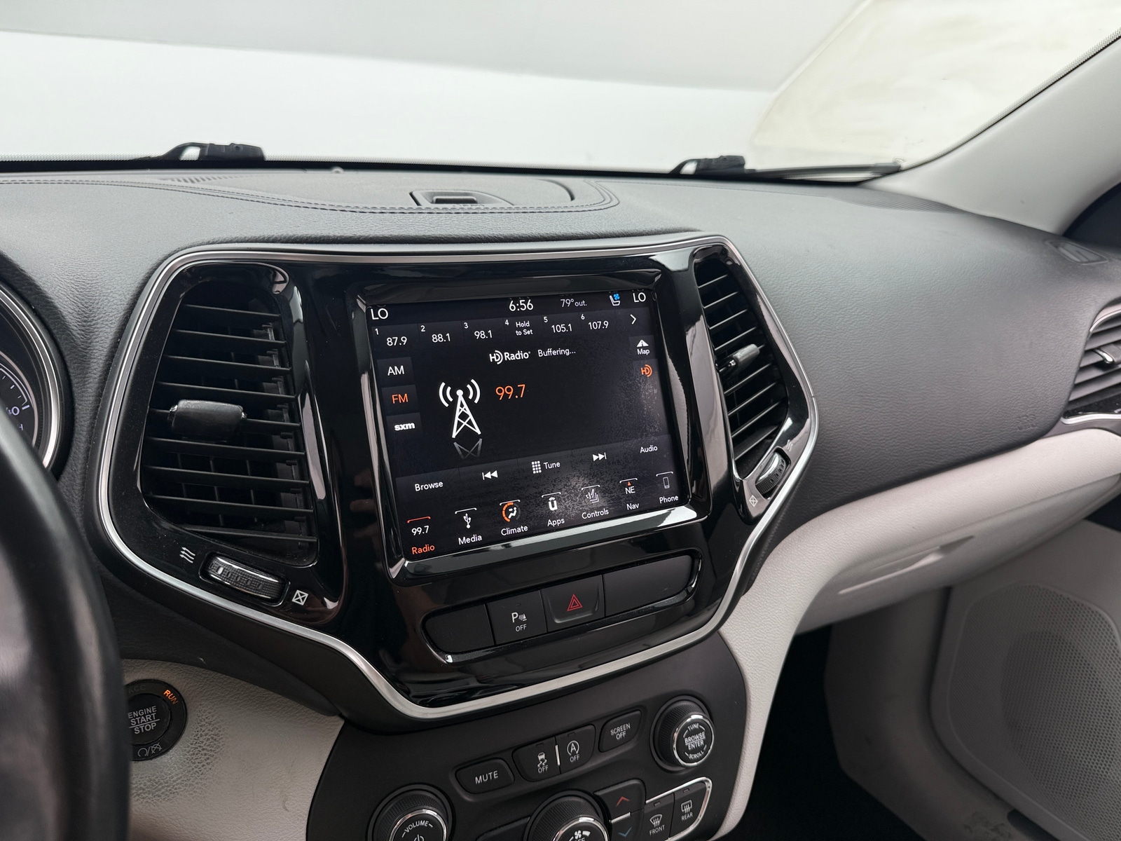 Thumbnail: 2019 Jeep Cherokee - 3