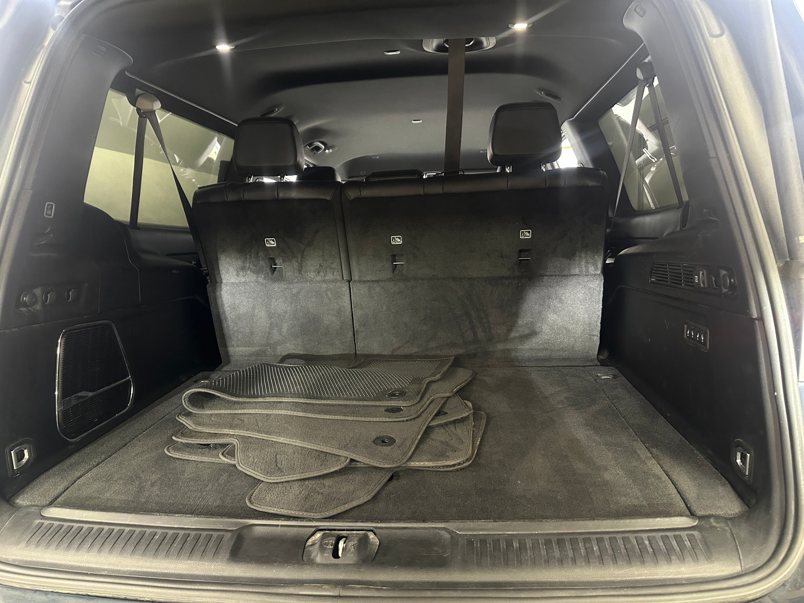 Thumbnail: 2023 Jeep Wagoneer - 6