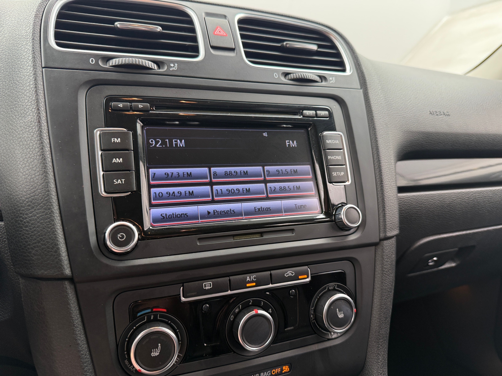 Thumbnail: 2014 Volkswagen Jetta - 3