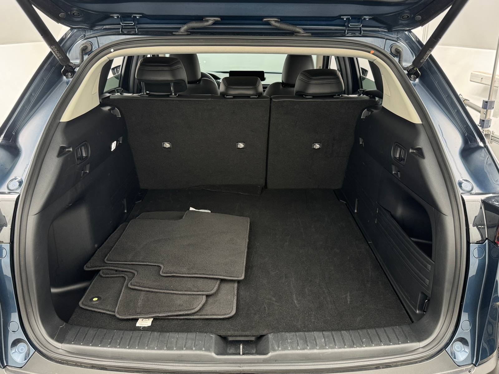 Thumbnail: 2025 Mazda CX-50 - 6