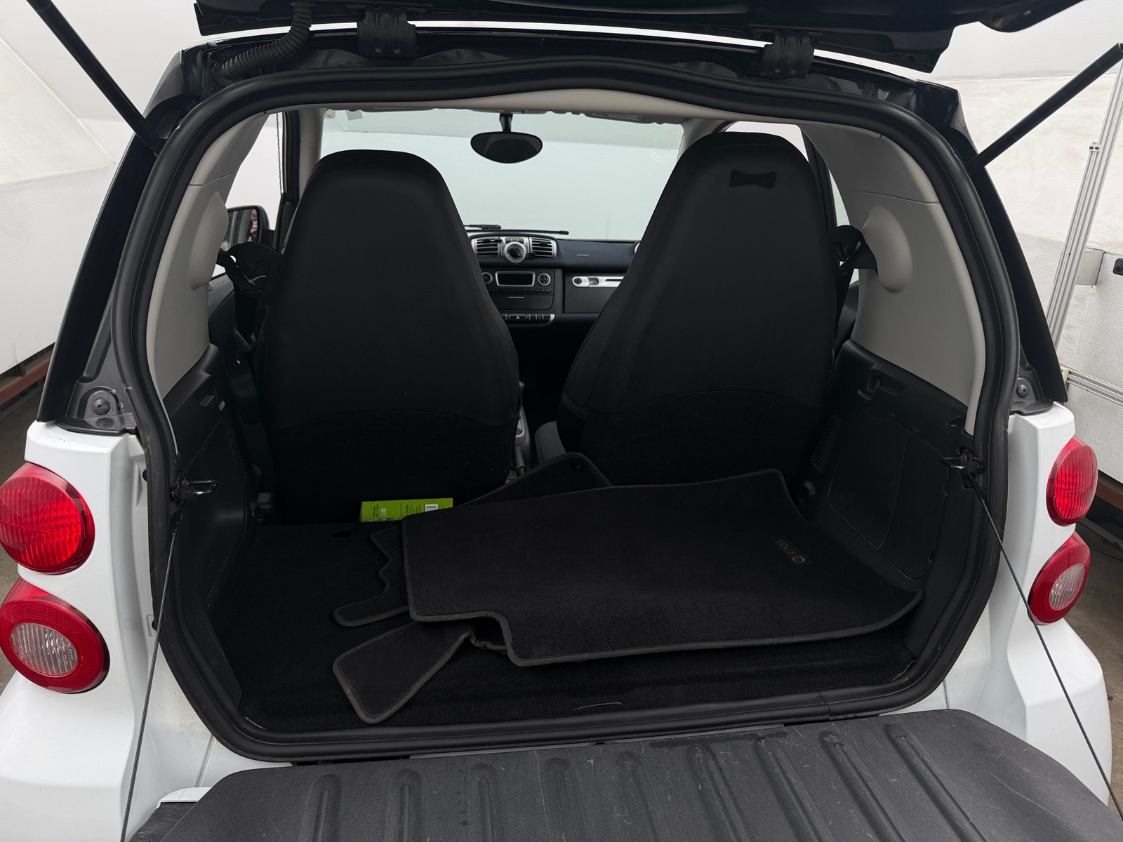 Thumbnail: 2015 smart fortwo - 4