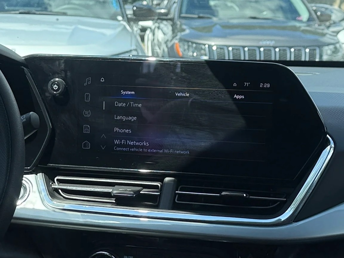 Thumbnail: 2025 Chevrolet Trax - 4