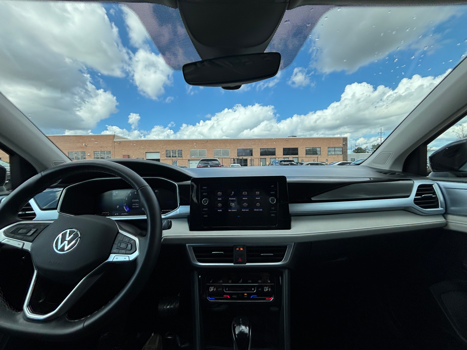 Thumbnail: 2025 Volkswagen Taos - 3