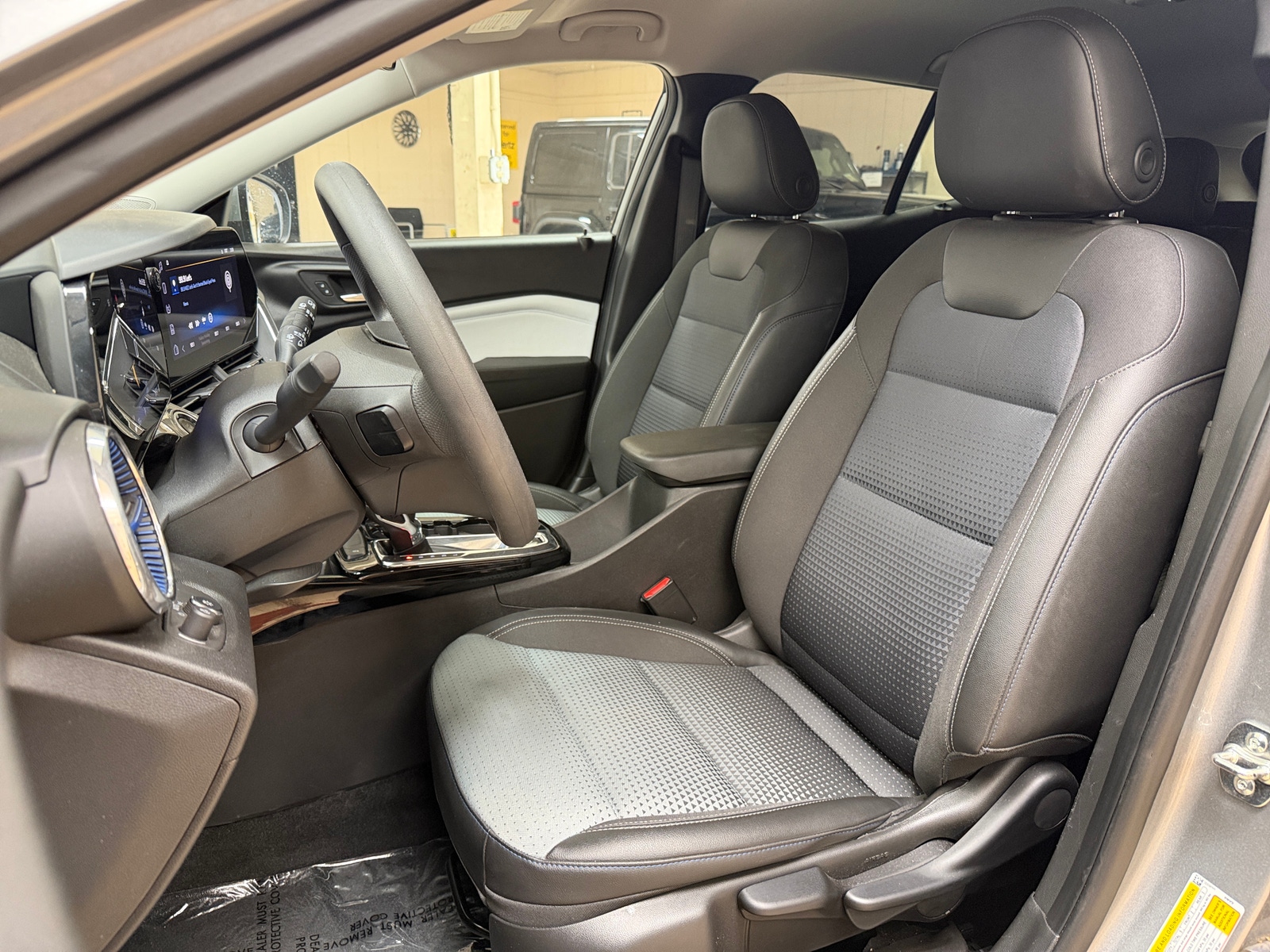 Thumbnail: 2025 Chevrolet Trax - 2
