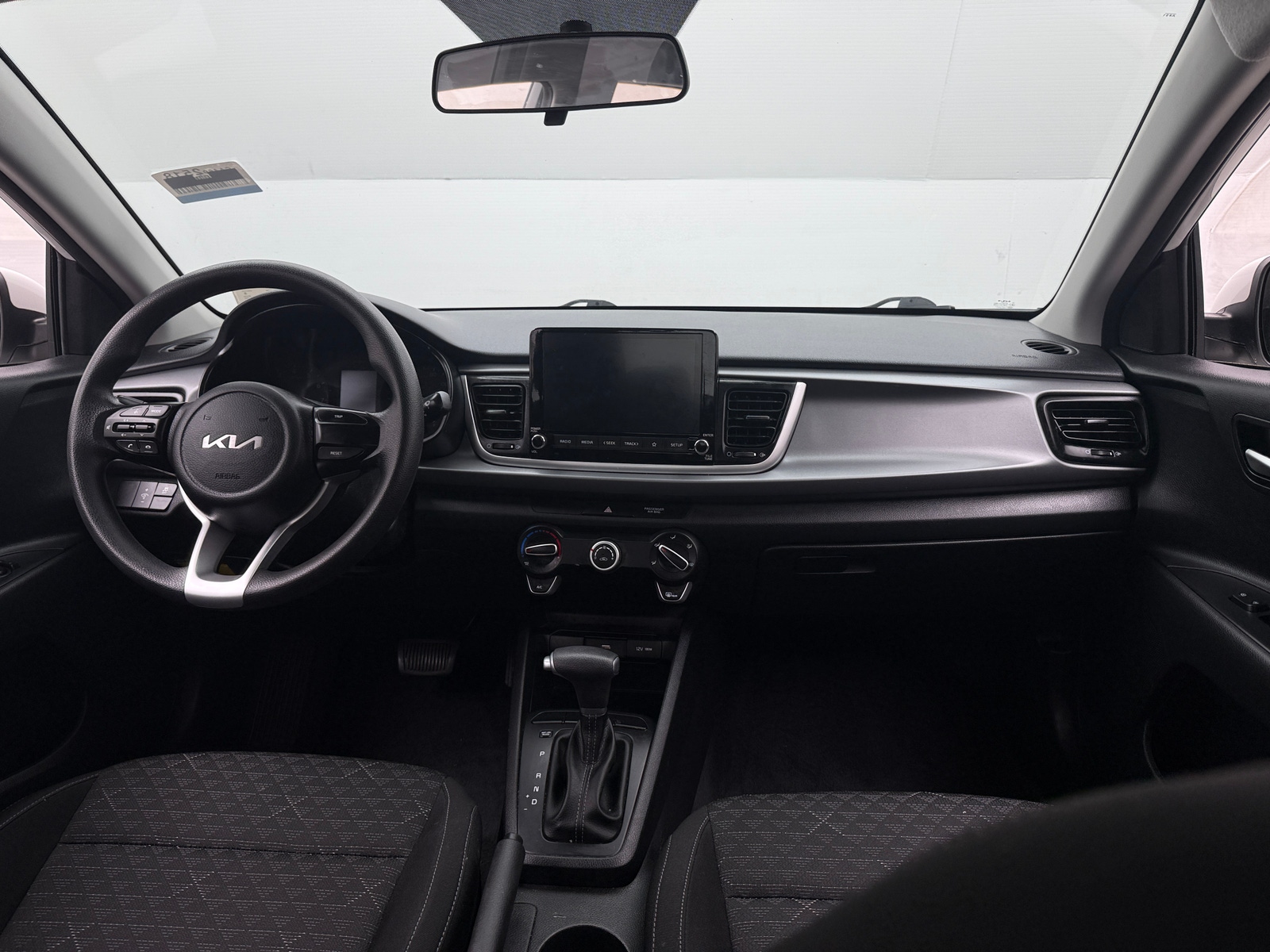 Thumbnail: 2022 Kia Rio - 3