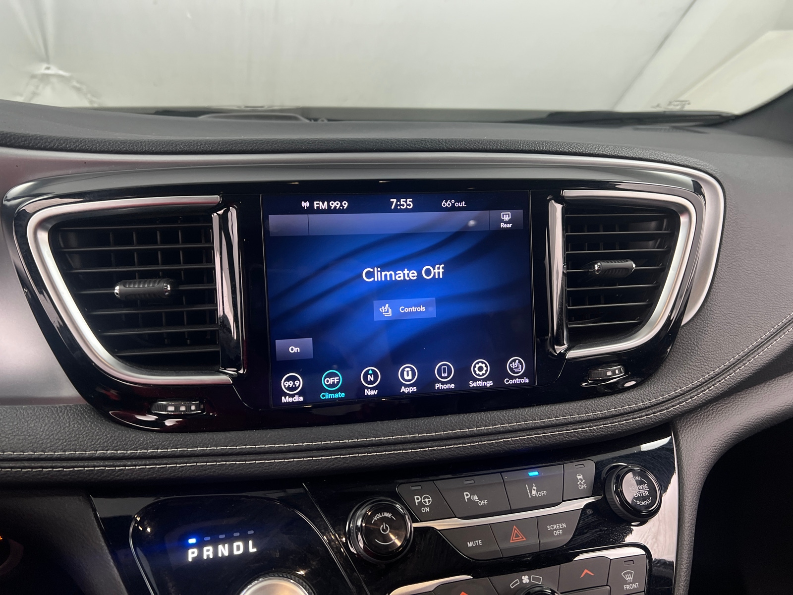 Thumbnail: 2020 Chrysler Pacifica - 3