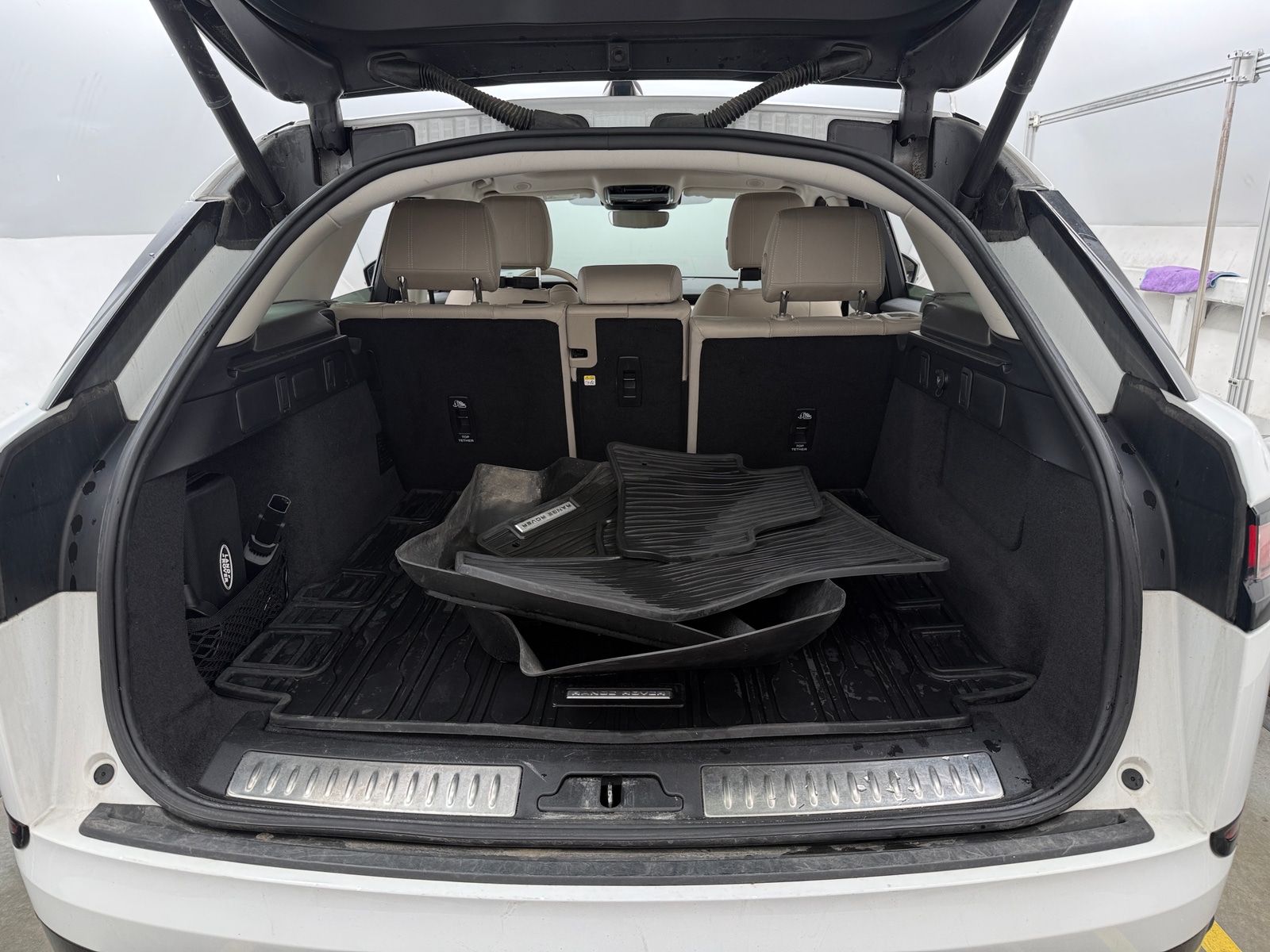 Thumbnail: 2021 Land Rover Range Rover Velar - 6