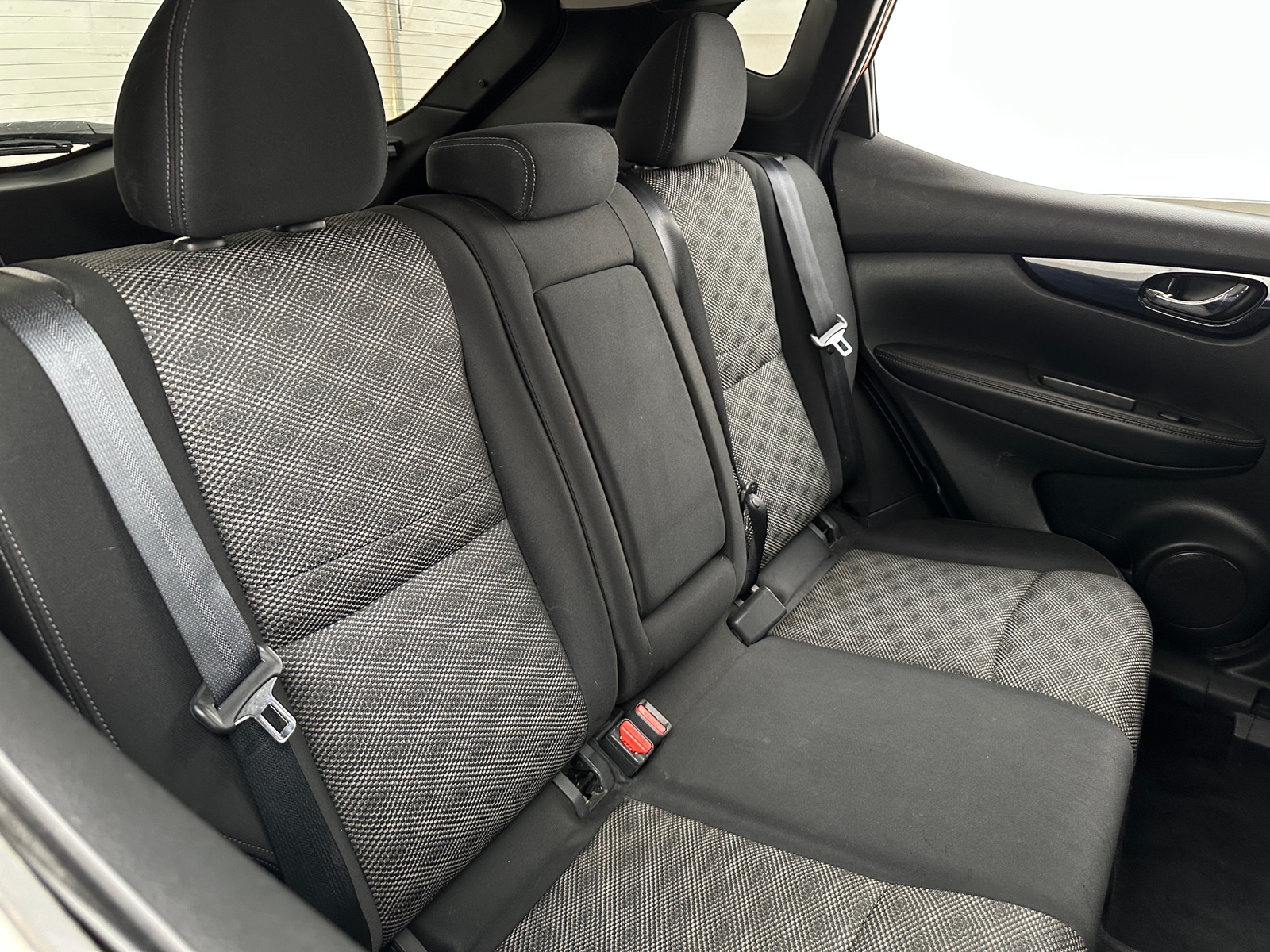 Thumbnail: 2017 Nissan Rogue Sport - 6