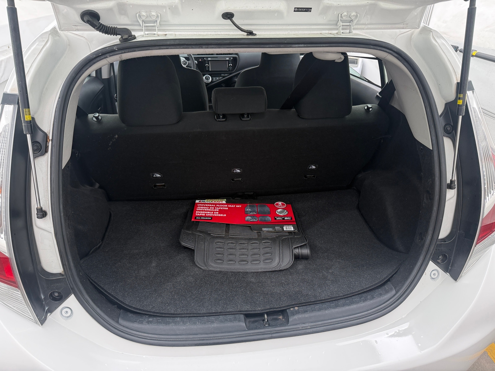 Thumbnail: 2015 Toyota Prius c - 7
