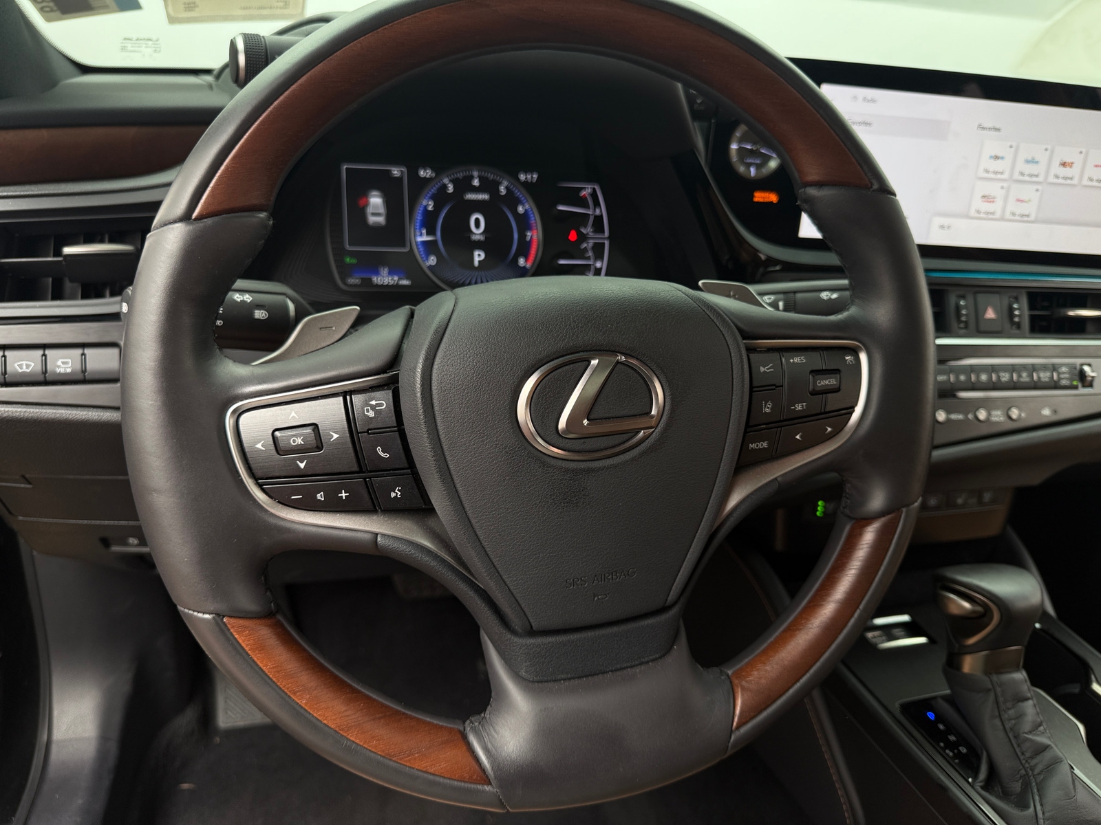 Thumbnail: 2024 Lexus ES - 4