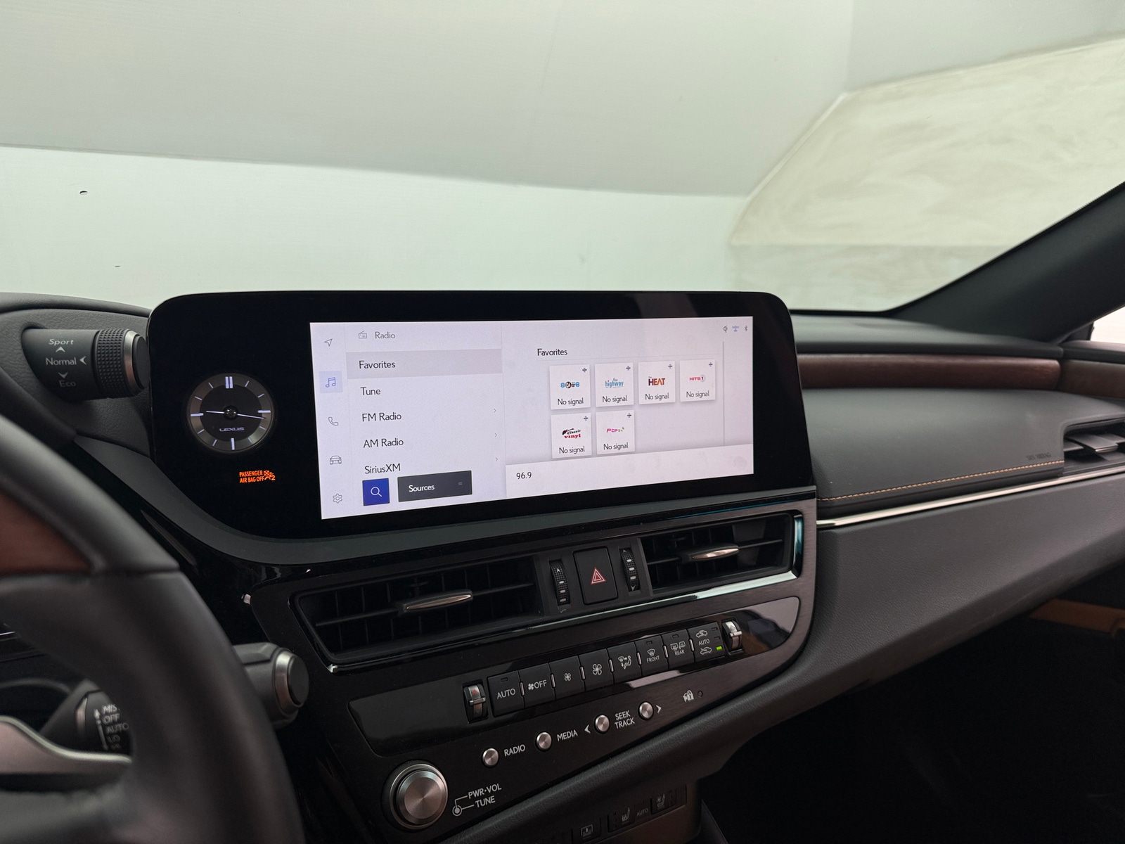 Thumbnail: 2024 Lexus ES - 3