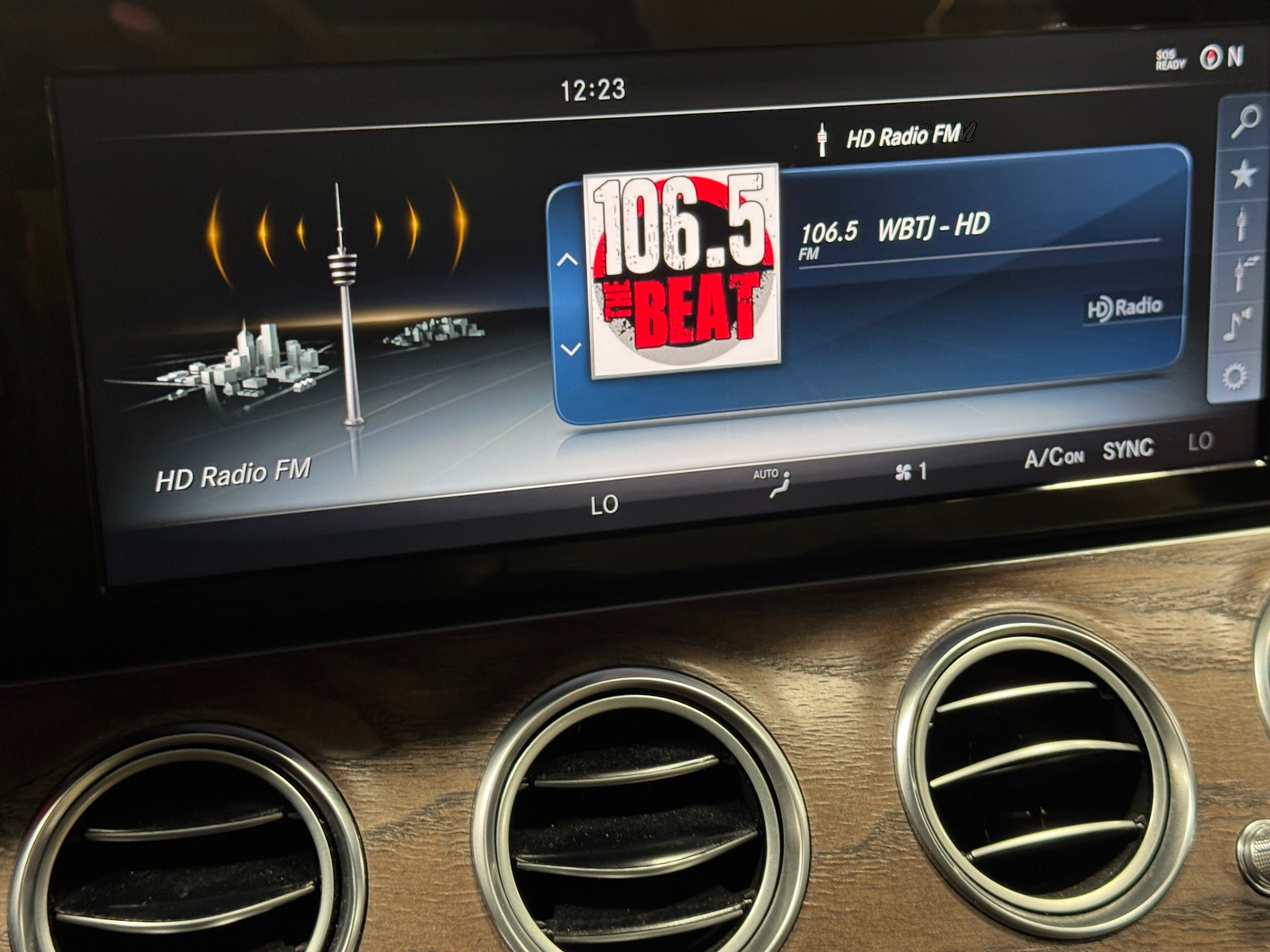 Thumbnail: 2017 Mercedes-Benz E-Class - 3