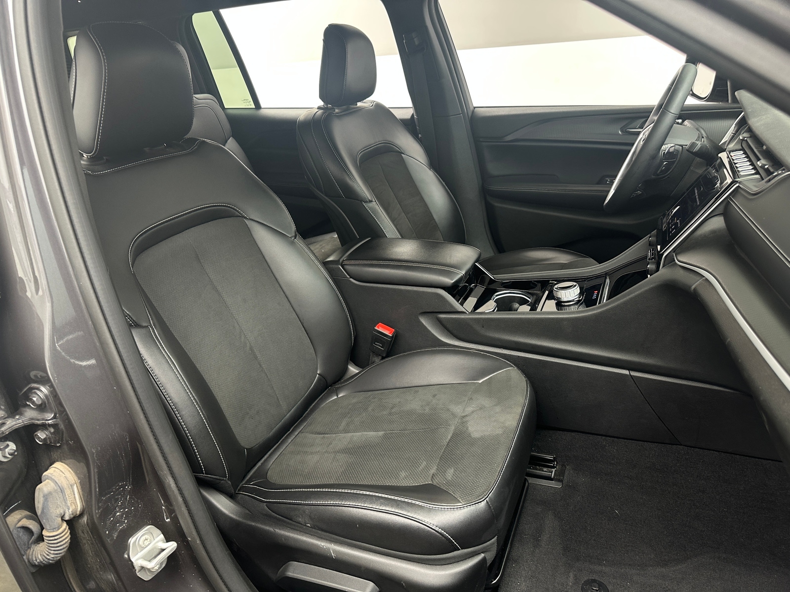 Thumbnail: 2023 Jeep Grand Cherokee L - 2