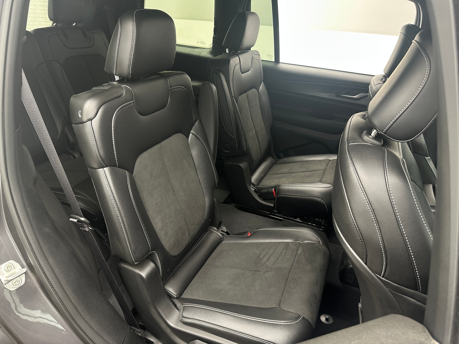 Thumbnail: 2023 Jeep Grand Cherokee L - 6